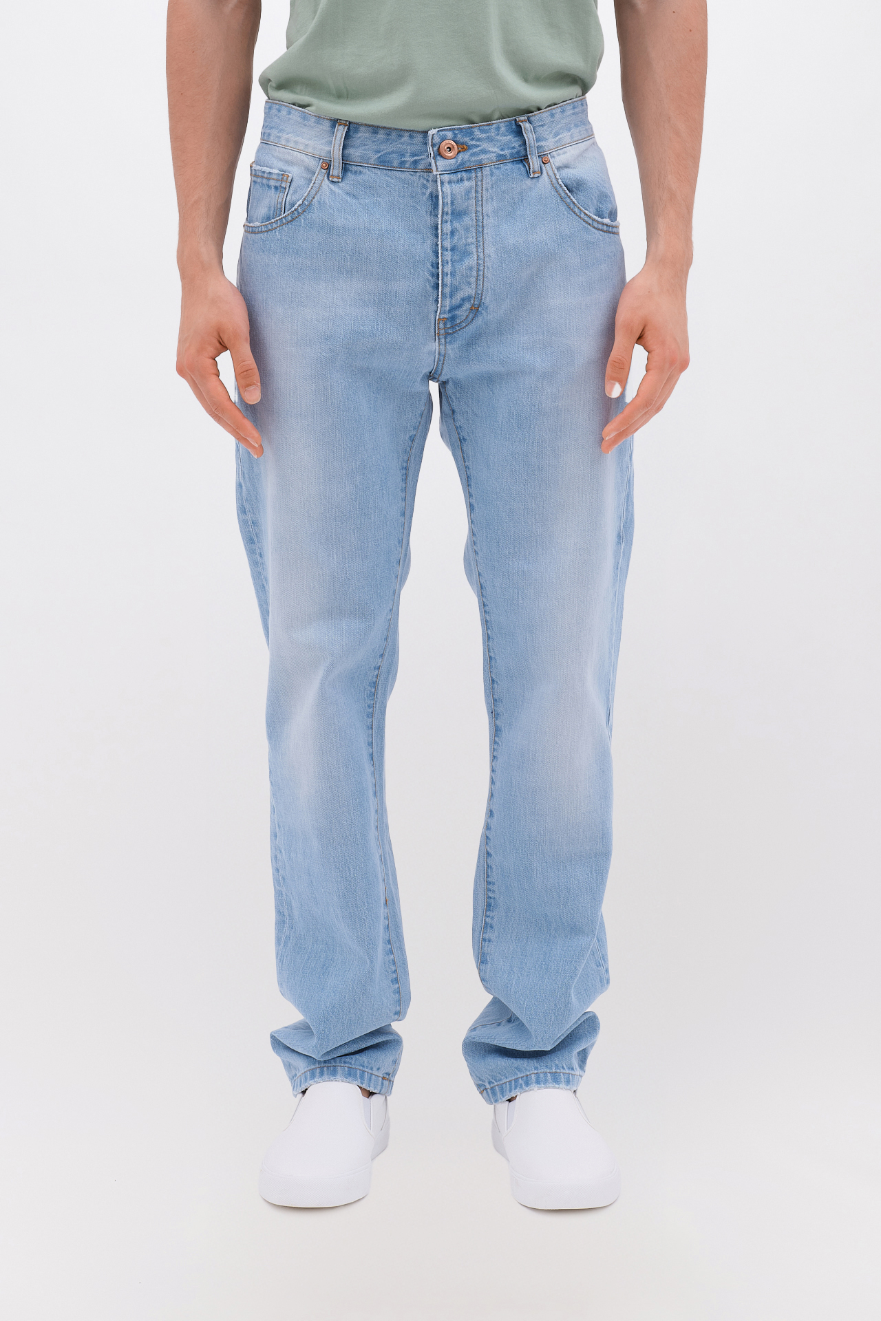 RELAXED STRAIGHT FIT JEANS