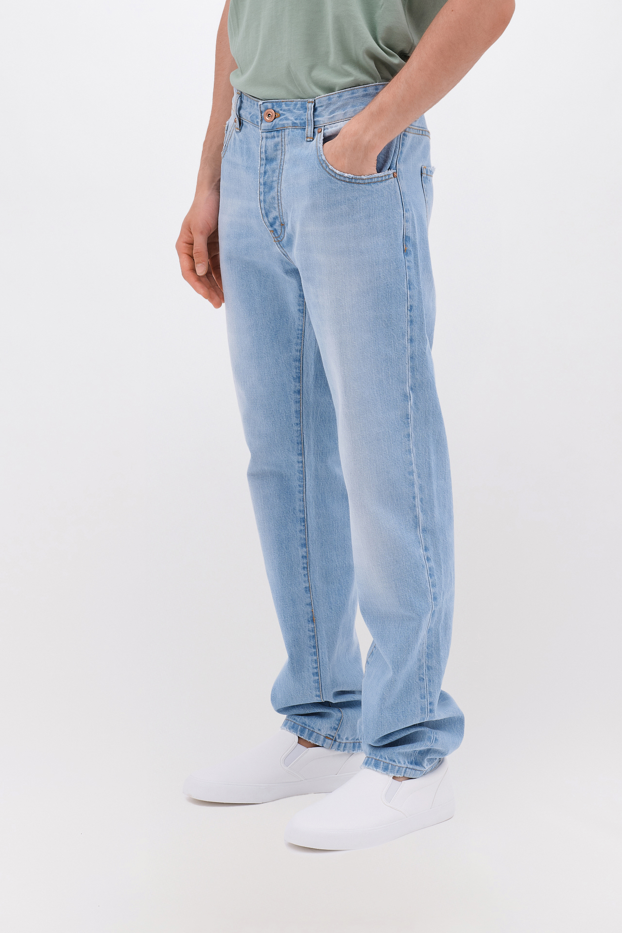RELAXED STRAIGHT FIT JEANS