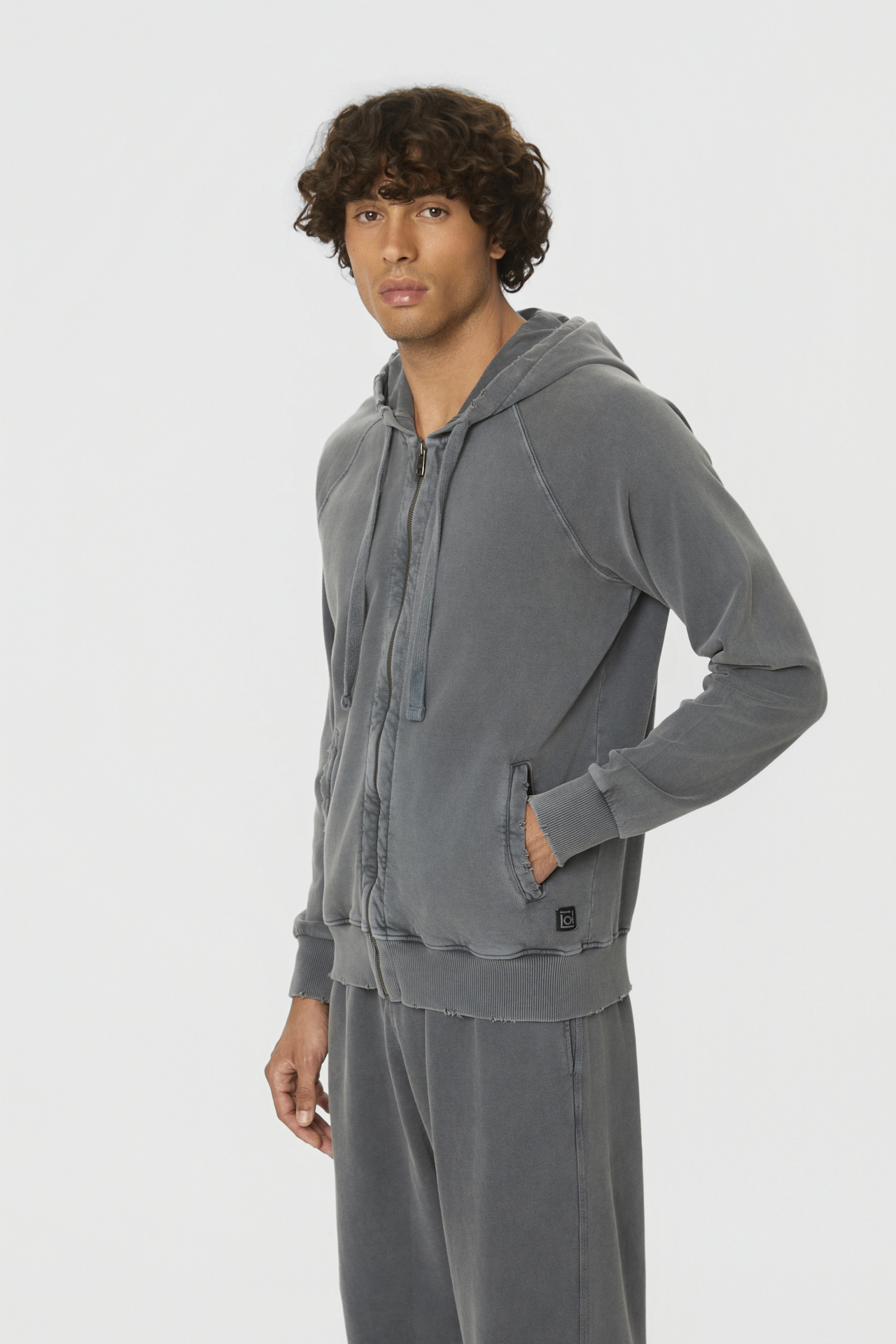 THE RAGLAN FULLZIP