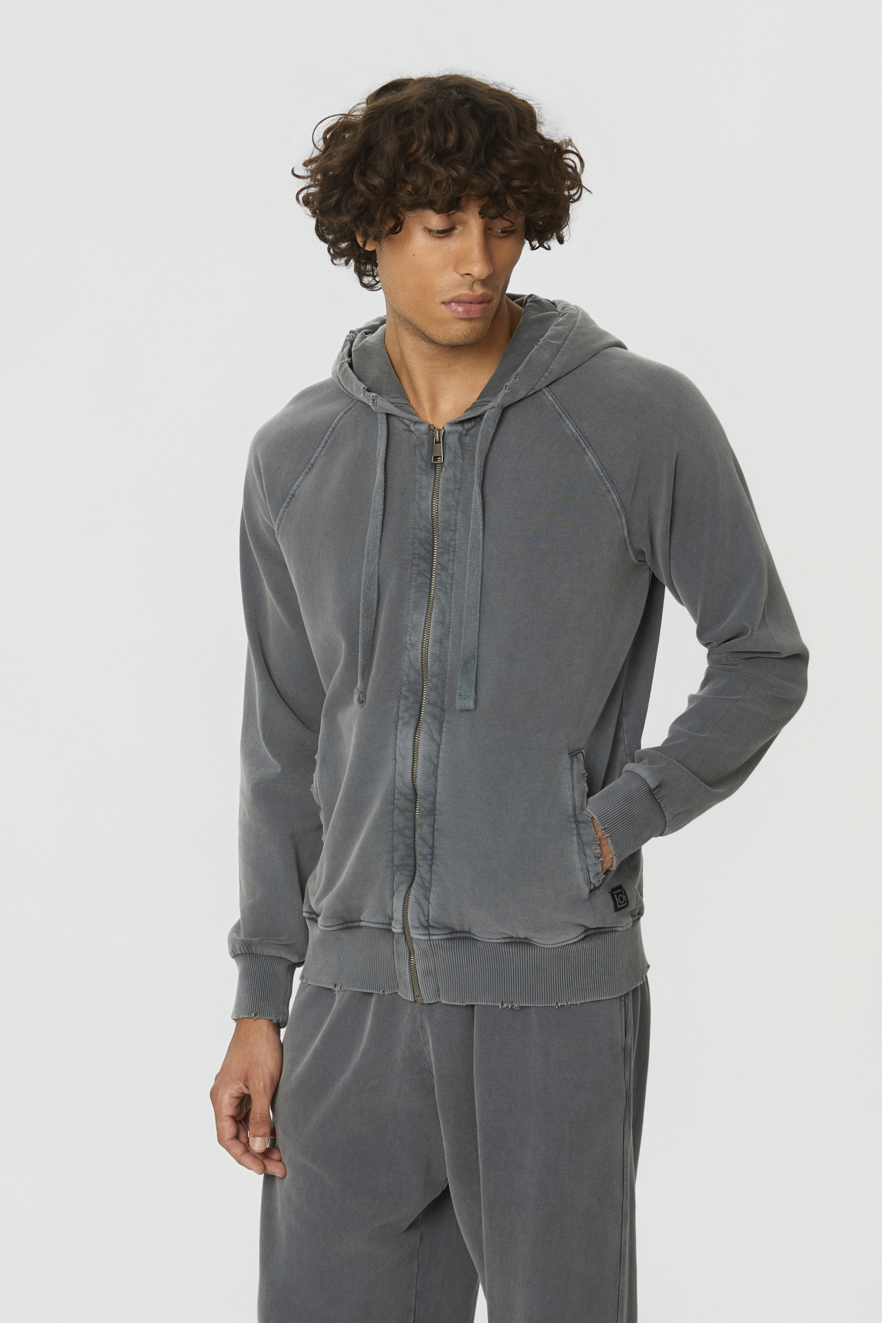THE RAGLAN FULLZIP