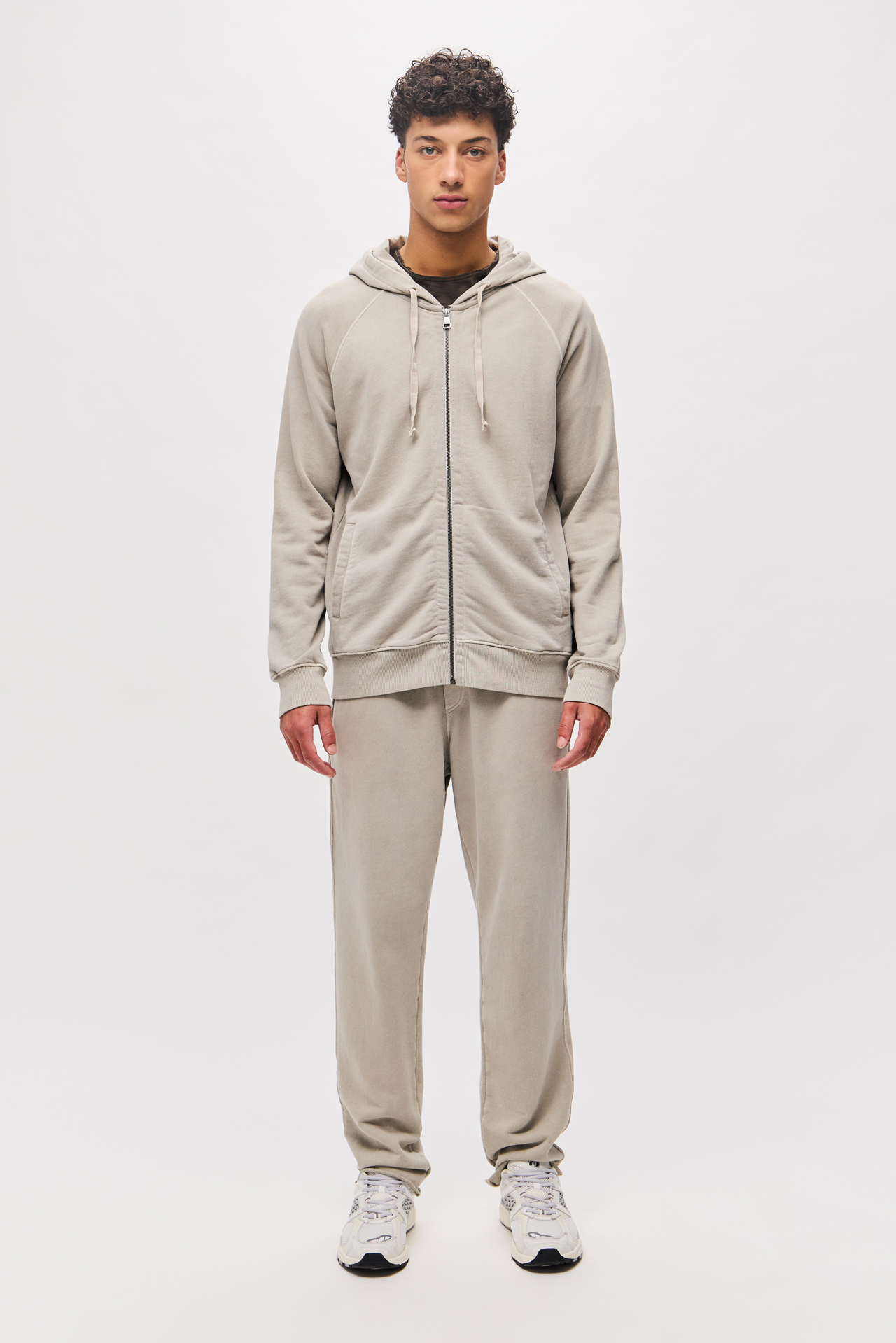 THE RAGLAN FULLZIP