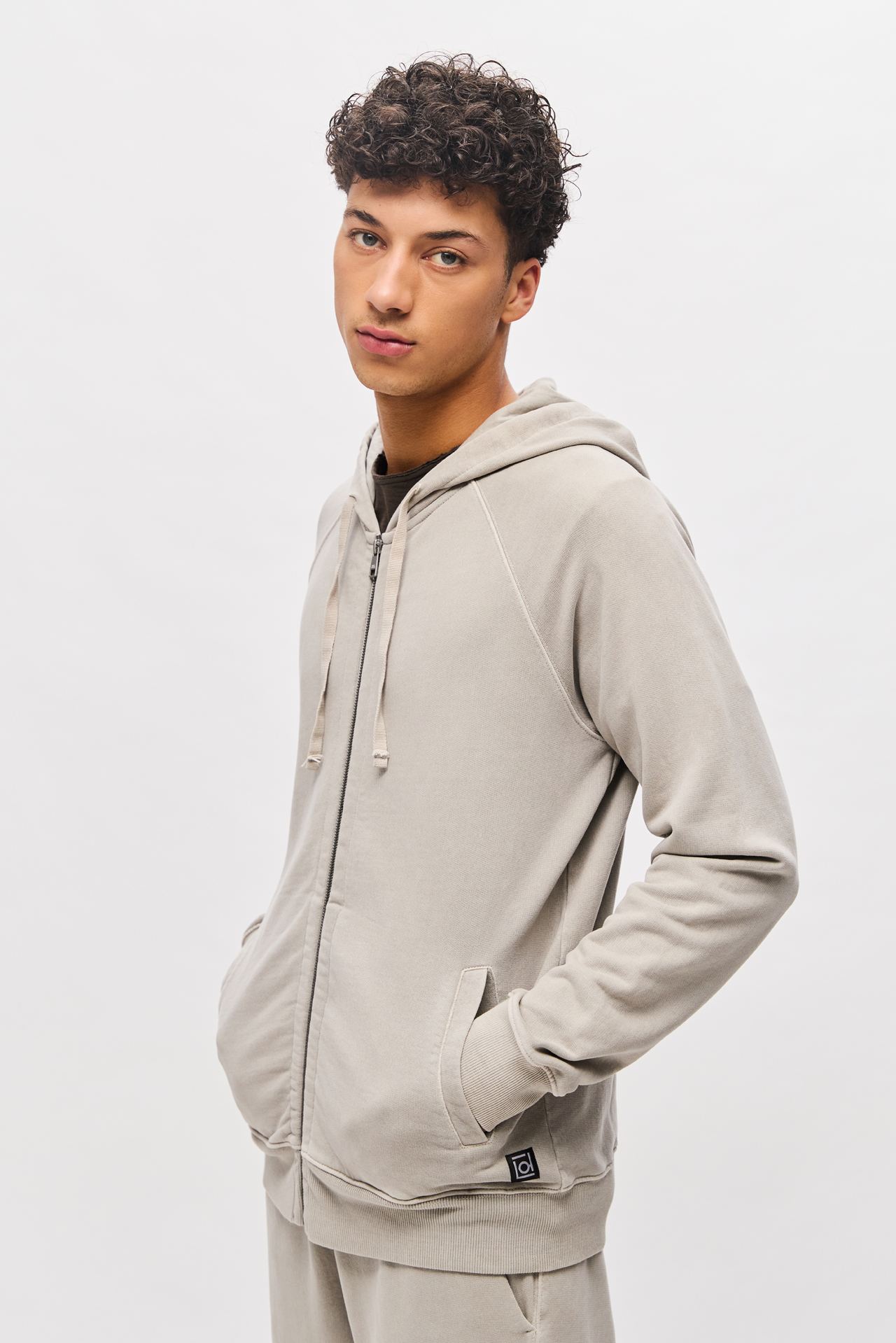 THE RAGLAN FULLZIP