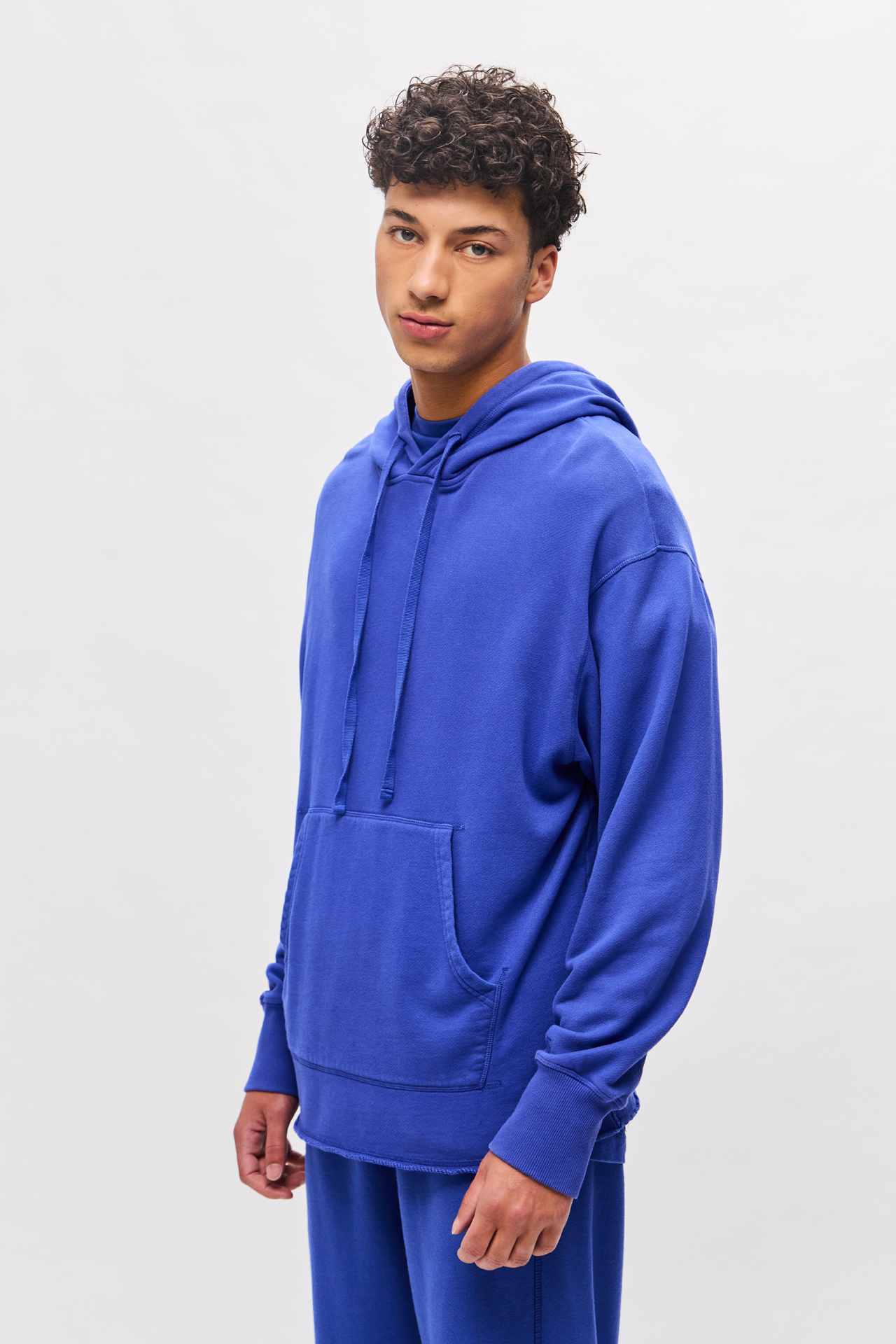 RELAXED HOODIE WITH RAW EDGE HEM