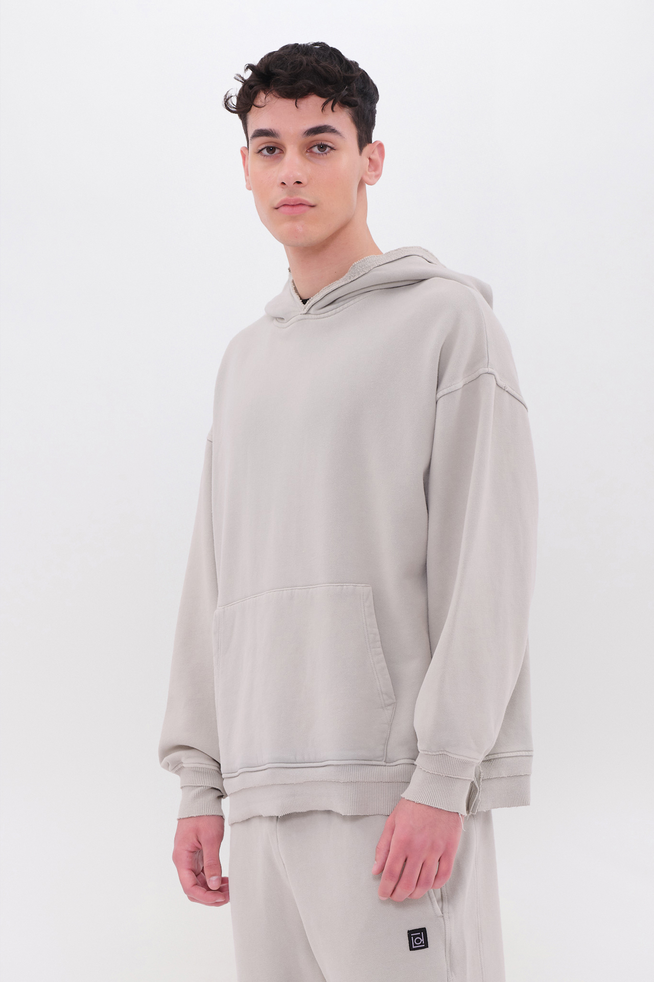 RELAXED HOODIE WITH RIB DETAILS