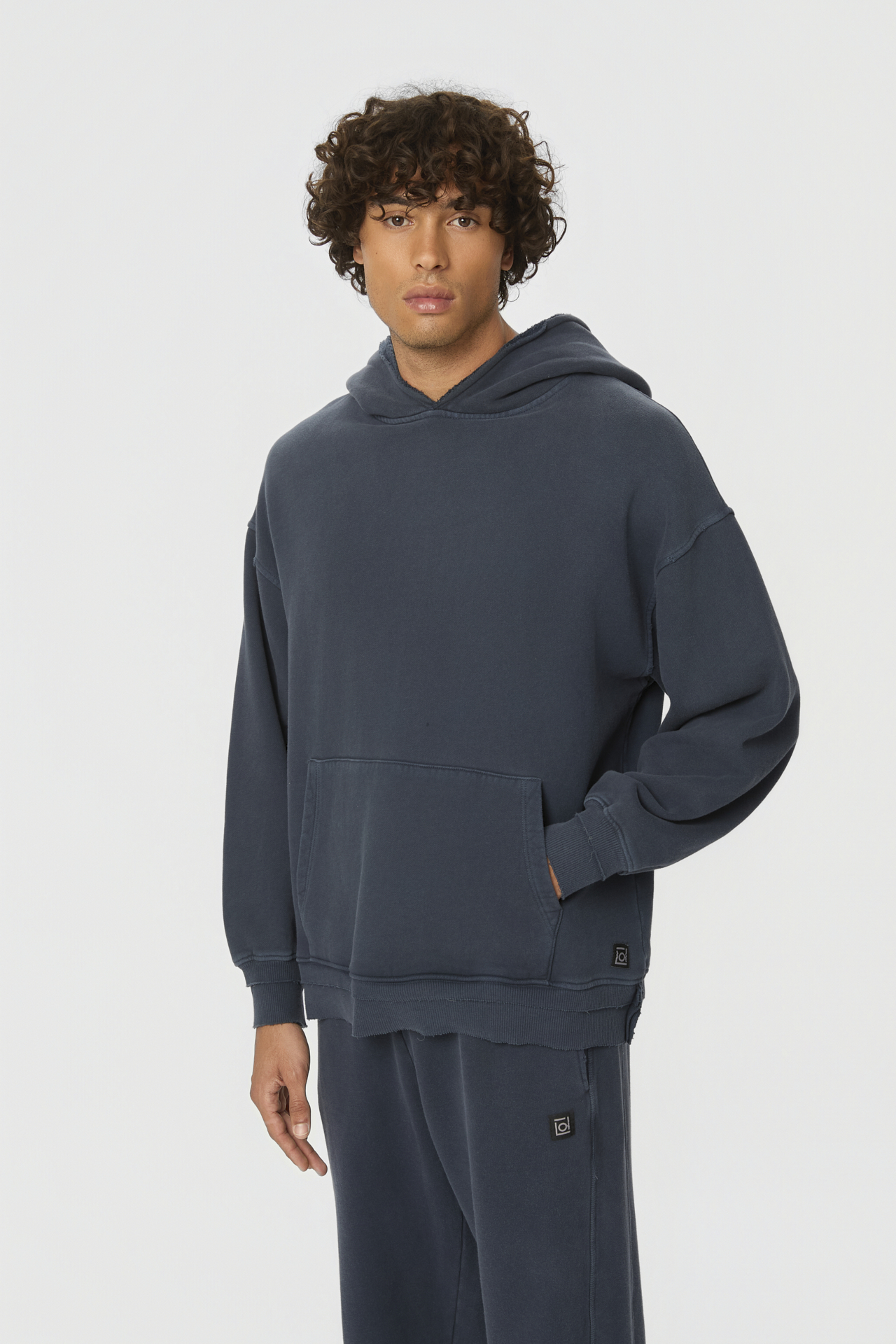 RELAXED HOODIE WITH RIB DETAILS