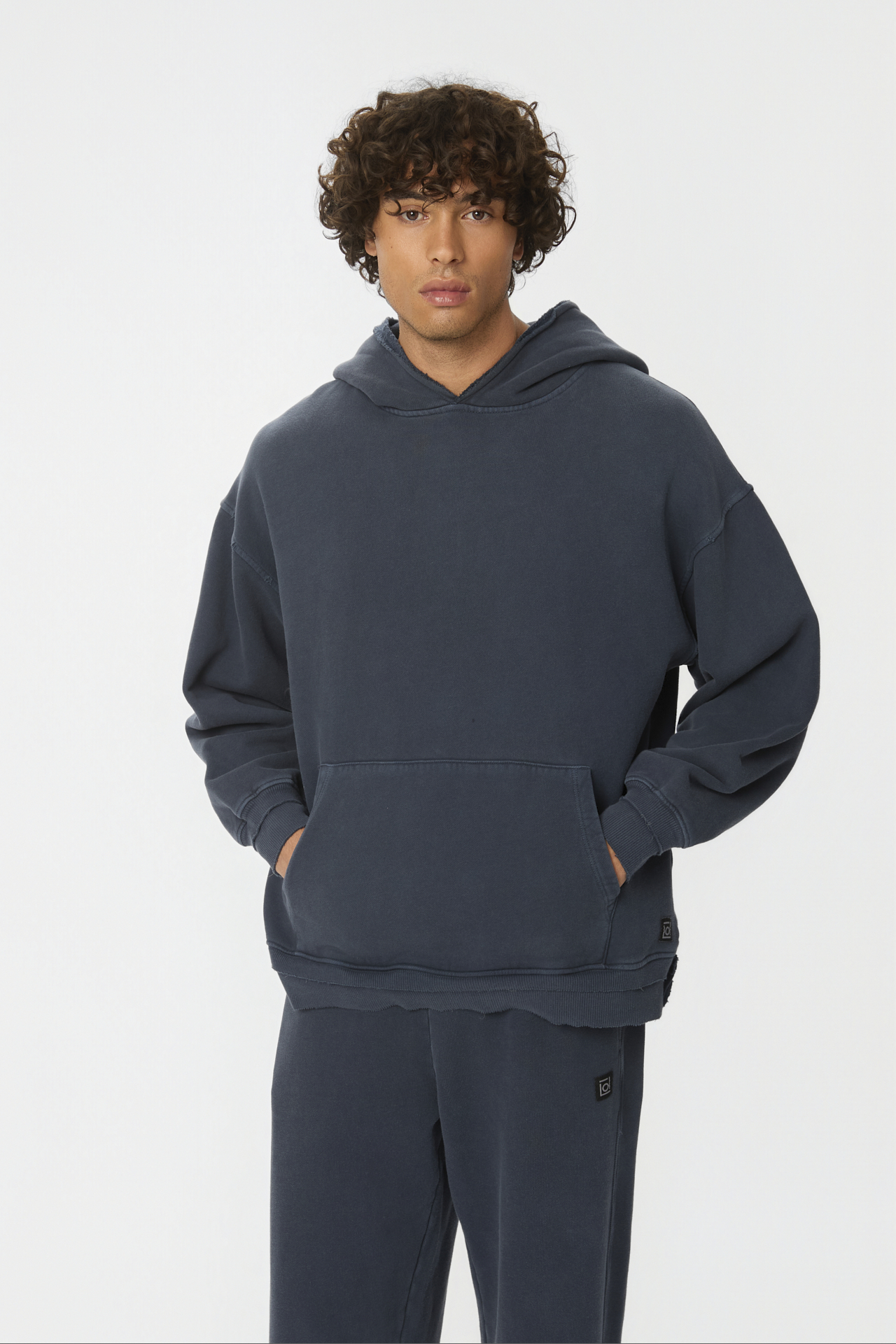 RELAXED HOODIE WITH RIB DETAILS