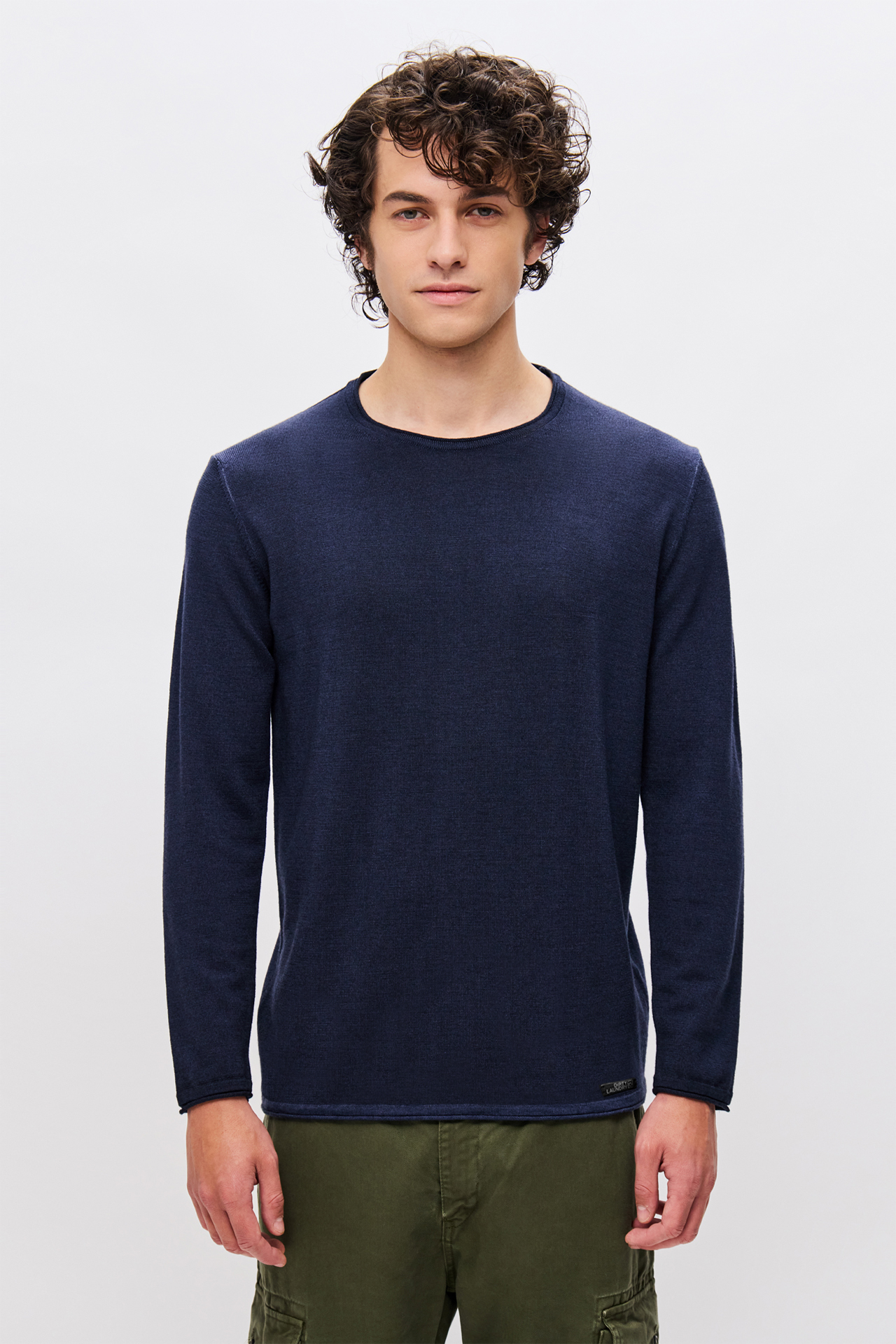 SLIM ROUNDNECK VINTAGE SWEATER