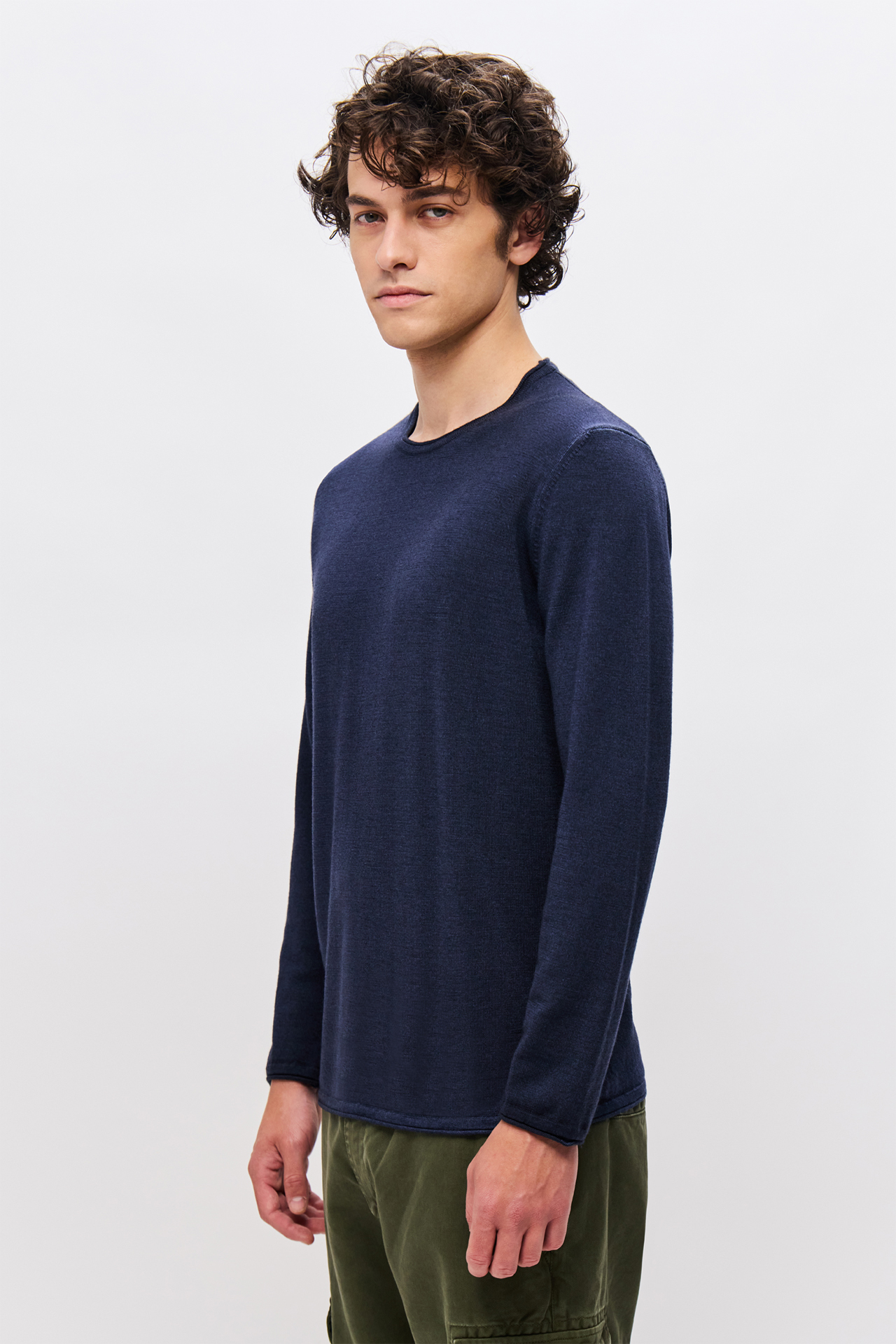 SLIM ROUNDNECK VINTAGE SWEATER