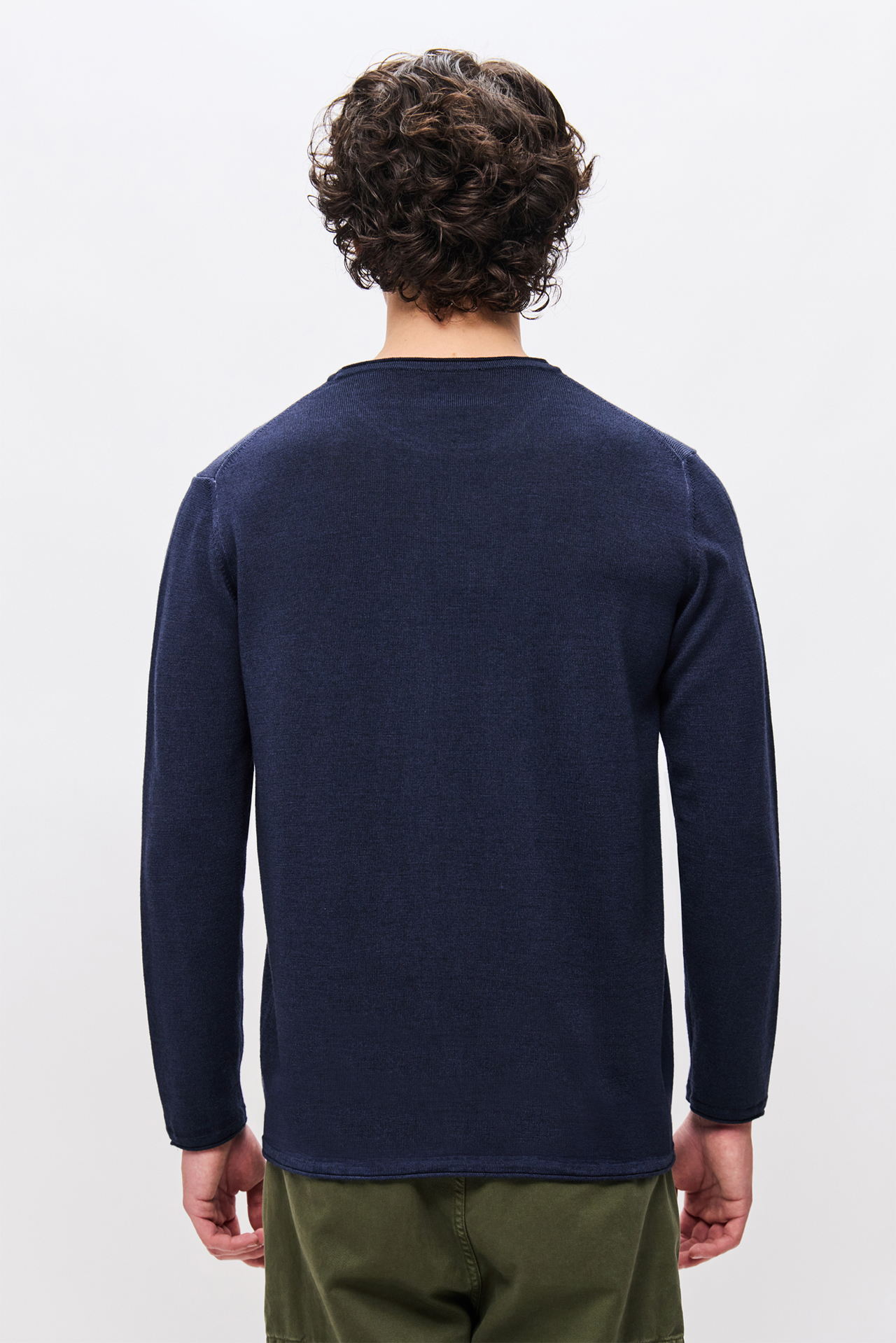 SLIM ROUNDNECK VINTAGE SWEATER