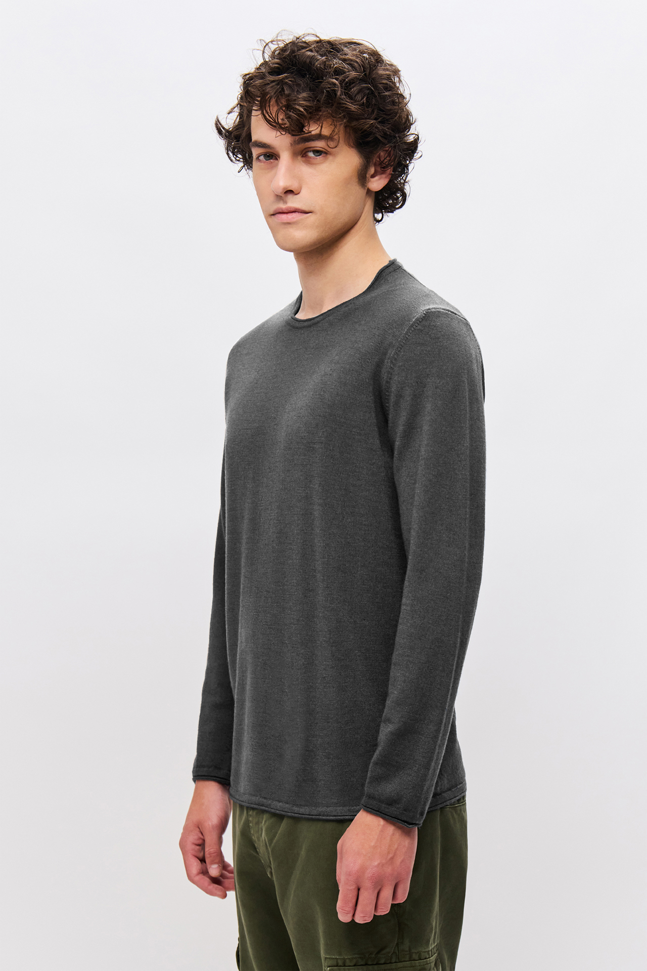 SLIM ROUNDNECK VINTAGE SWEATER