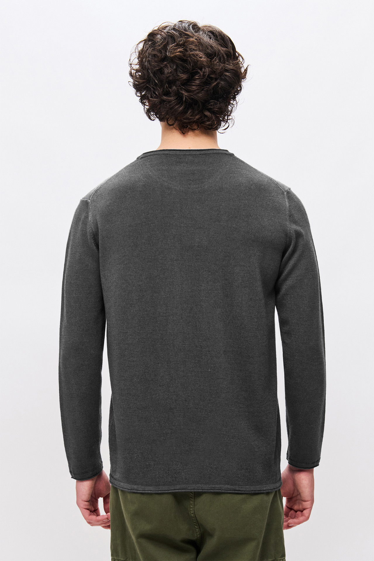 SLIM ROUNDNECK VINTAGE SWEATER