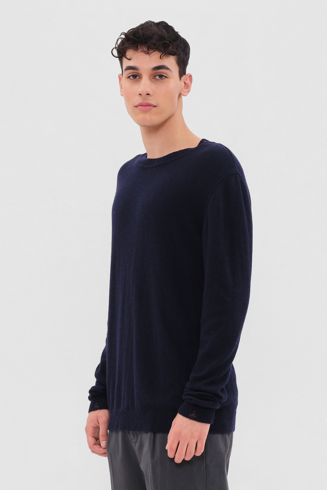 CREWNECK WITH DESTROYS