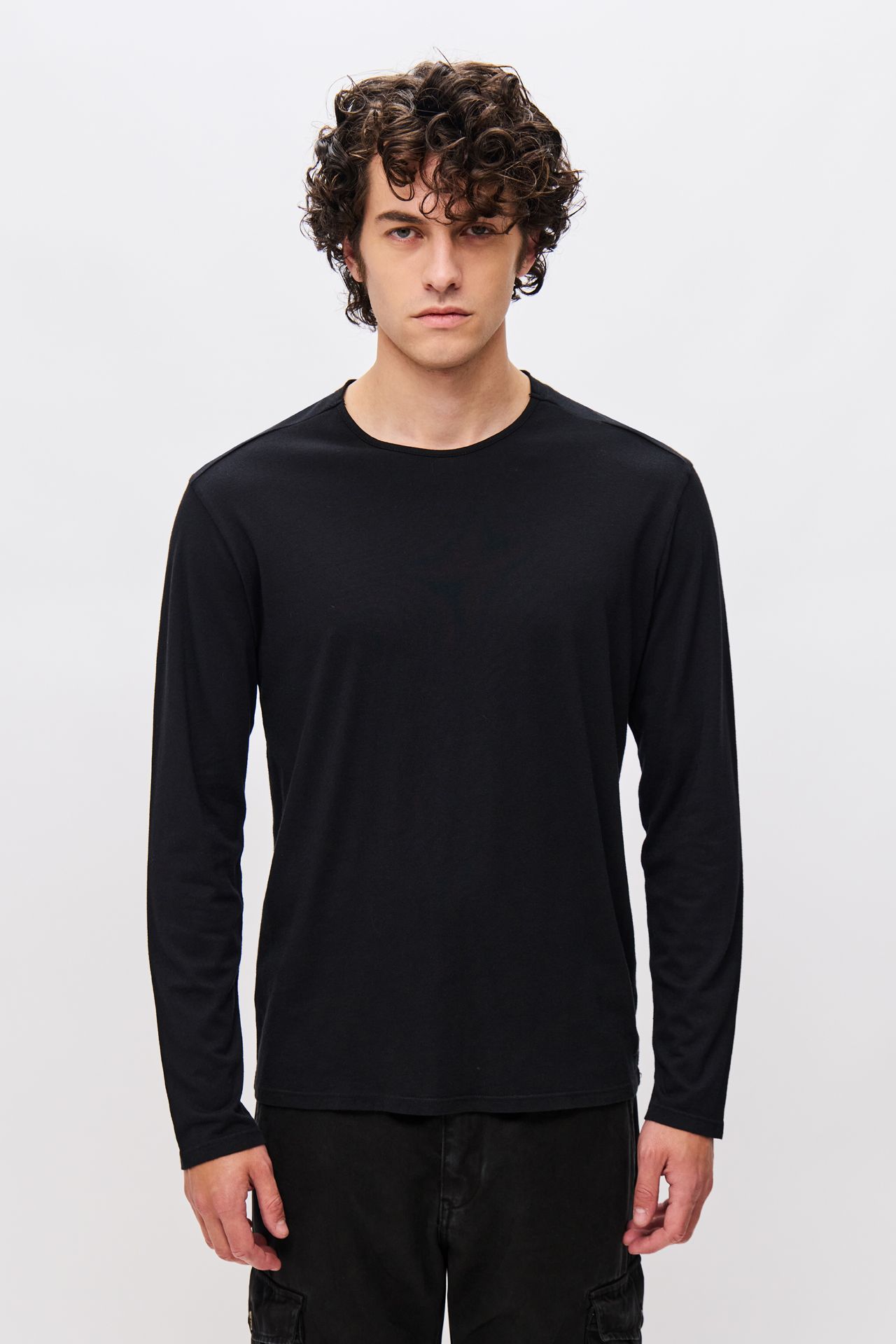 LONGSLEEVE WITH RAW EDGE NECK