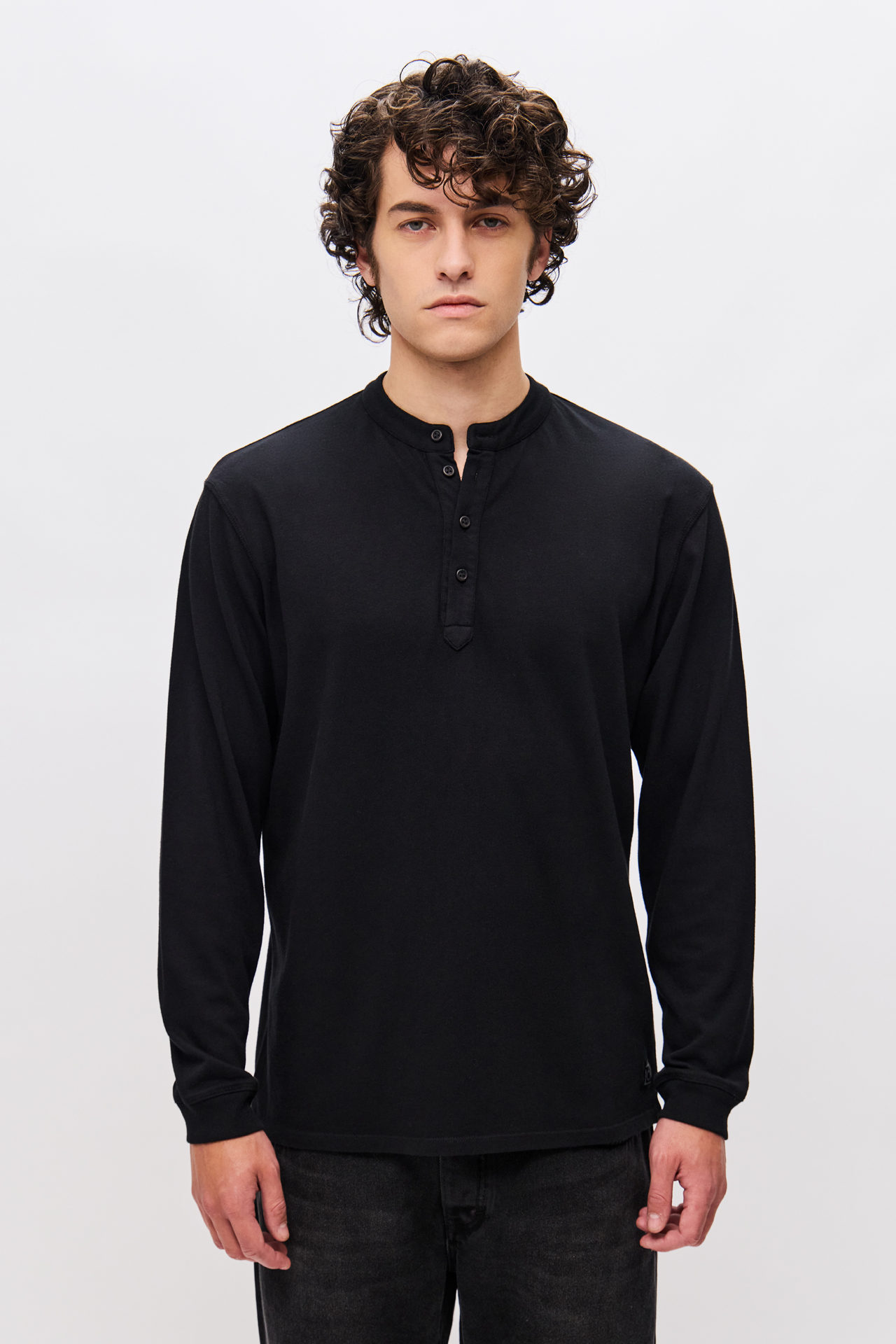 LONGSLEEVE WITH BUTTON PLACKET