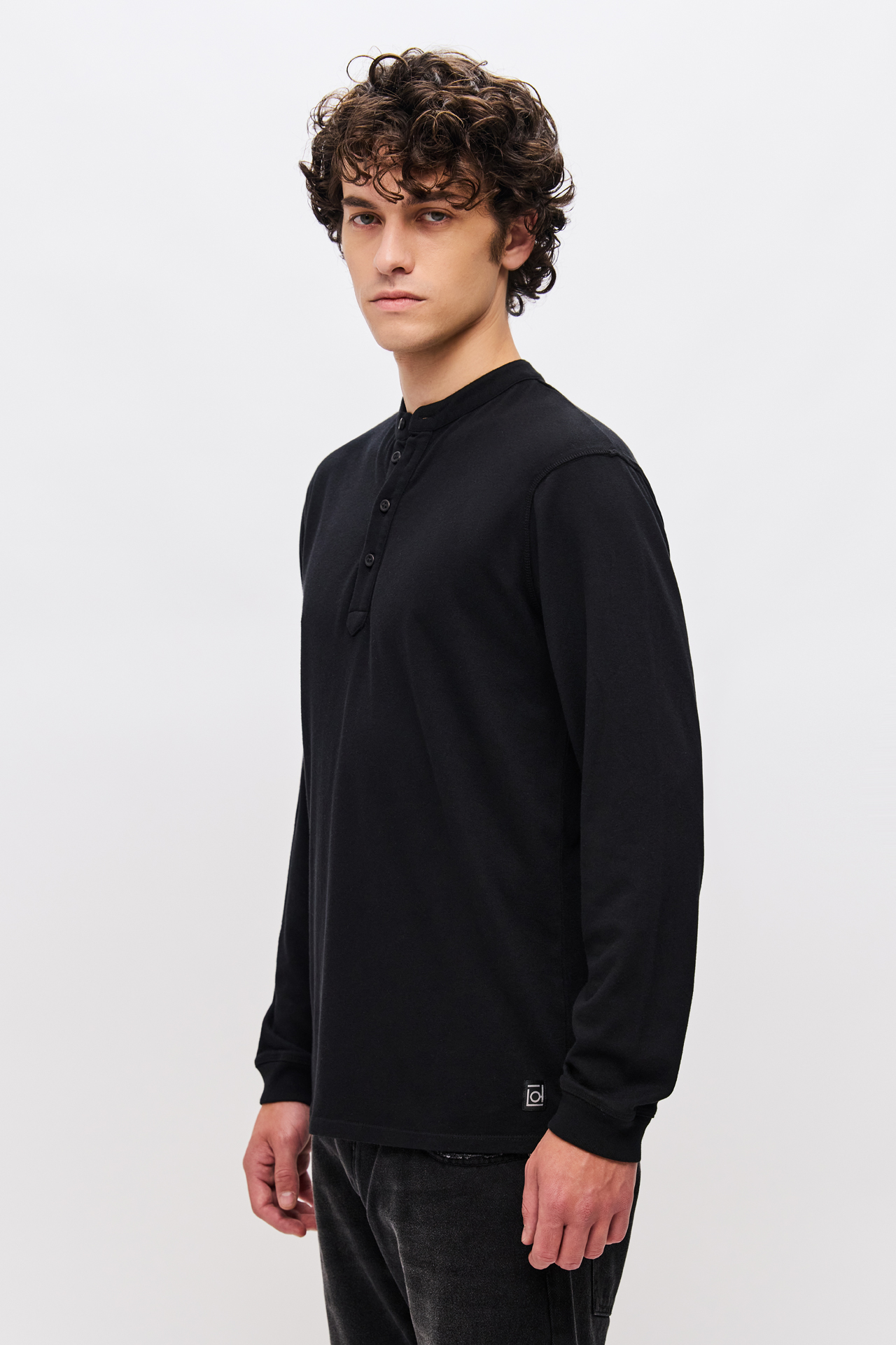LONGSLEEVE WITH BUTTON PLACKET