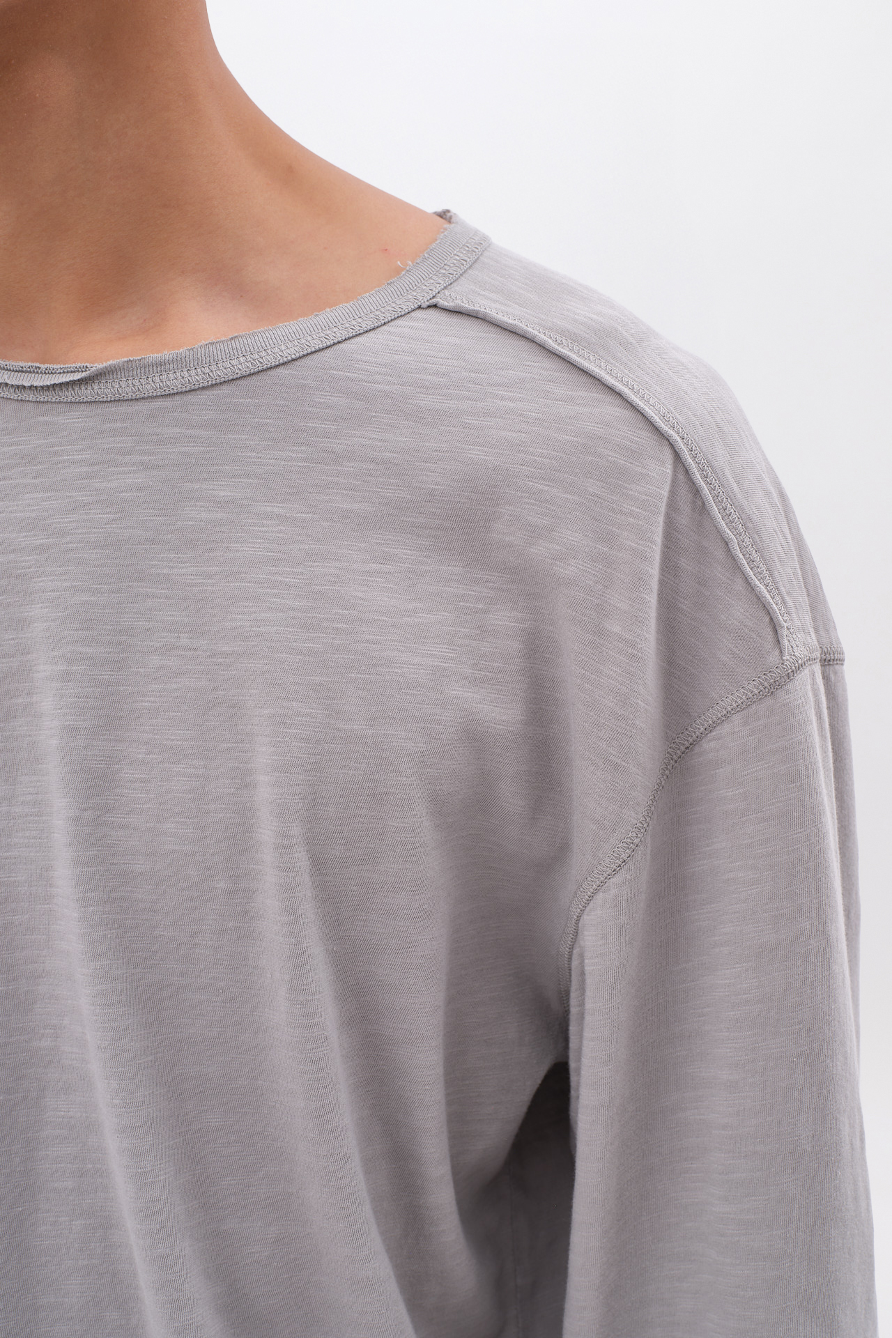 OVERSIZED LONGSLEEVE WITH RAW EDGES