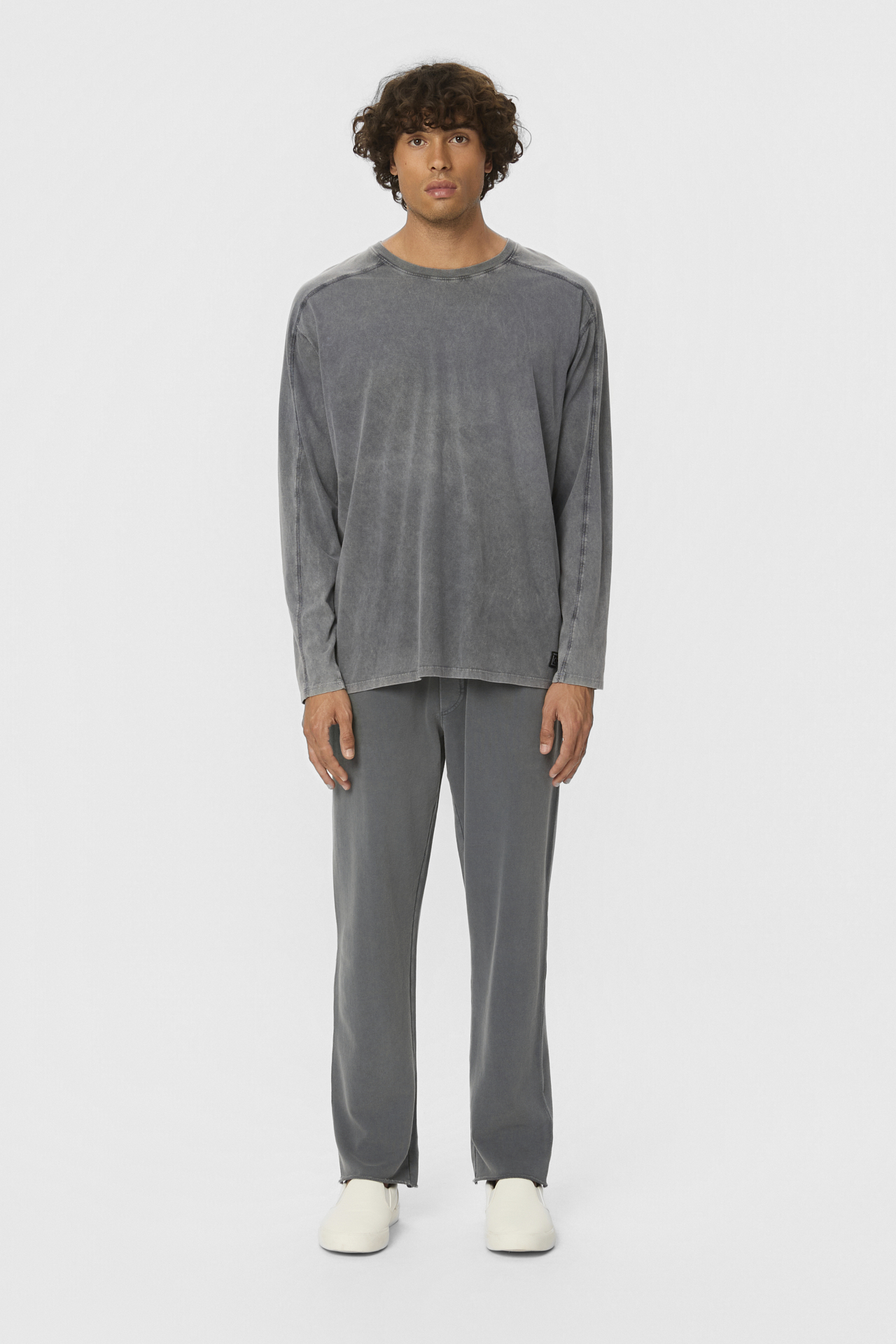 OVERSIZED LONGSLEEVE WITH SEAM DETAILS