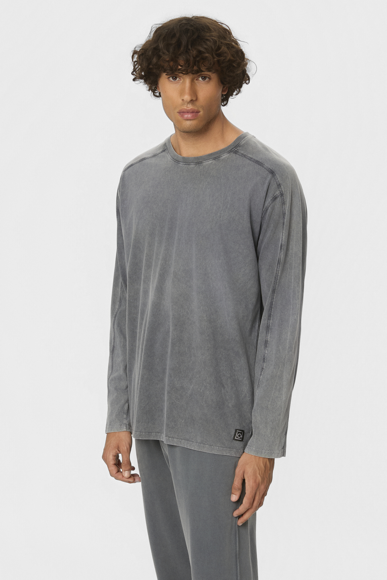 OVERSIZED LONGSLEEVE WITH SEAM DETAILS