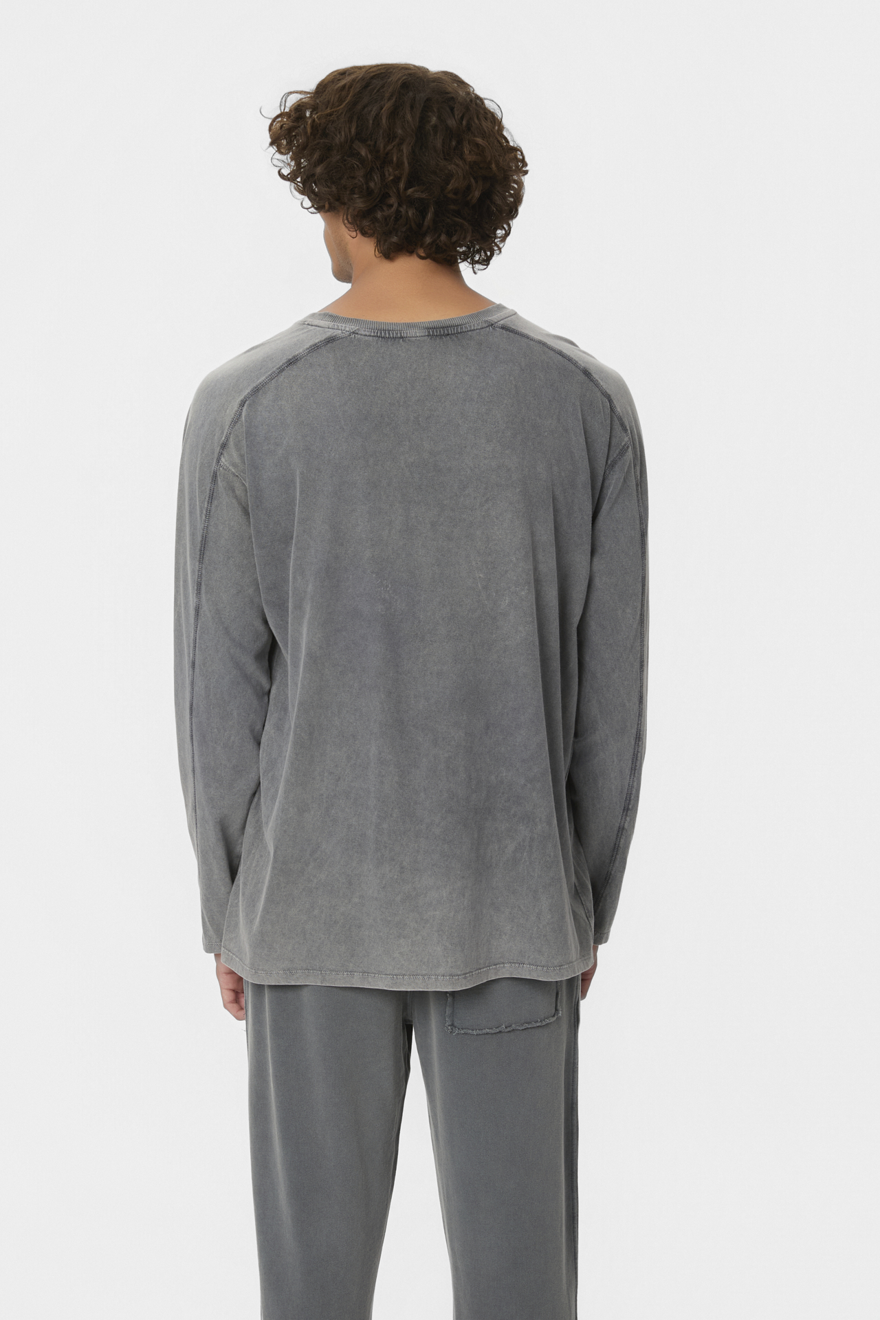 OVERSIZED LONGSLEEVE WITH SEAM DETAILS
