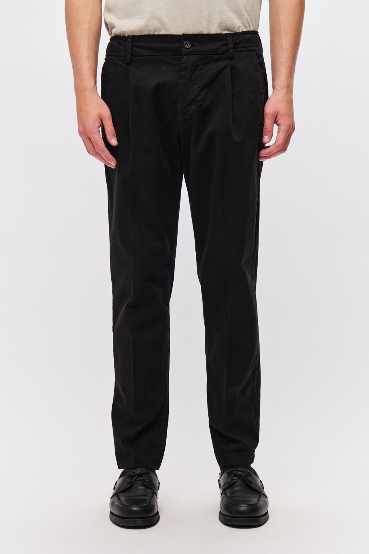 CLASSIC CHINOS WITH ELASTIC WAISTBANTD