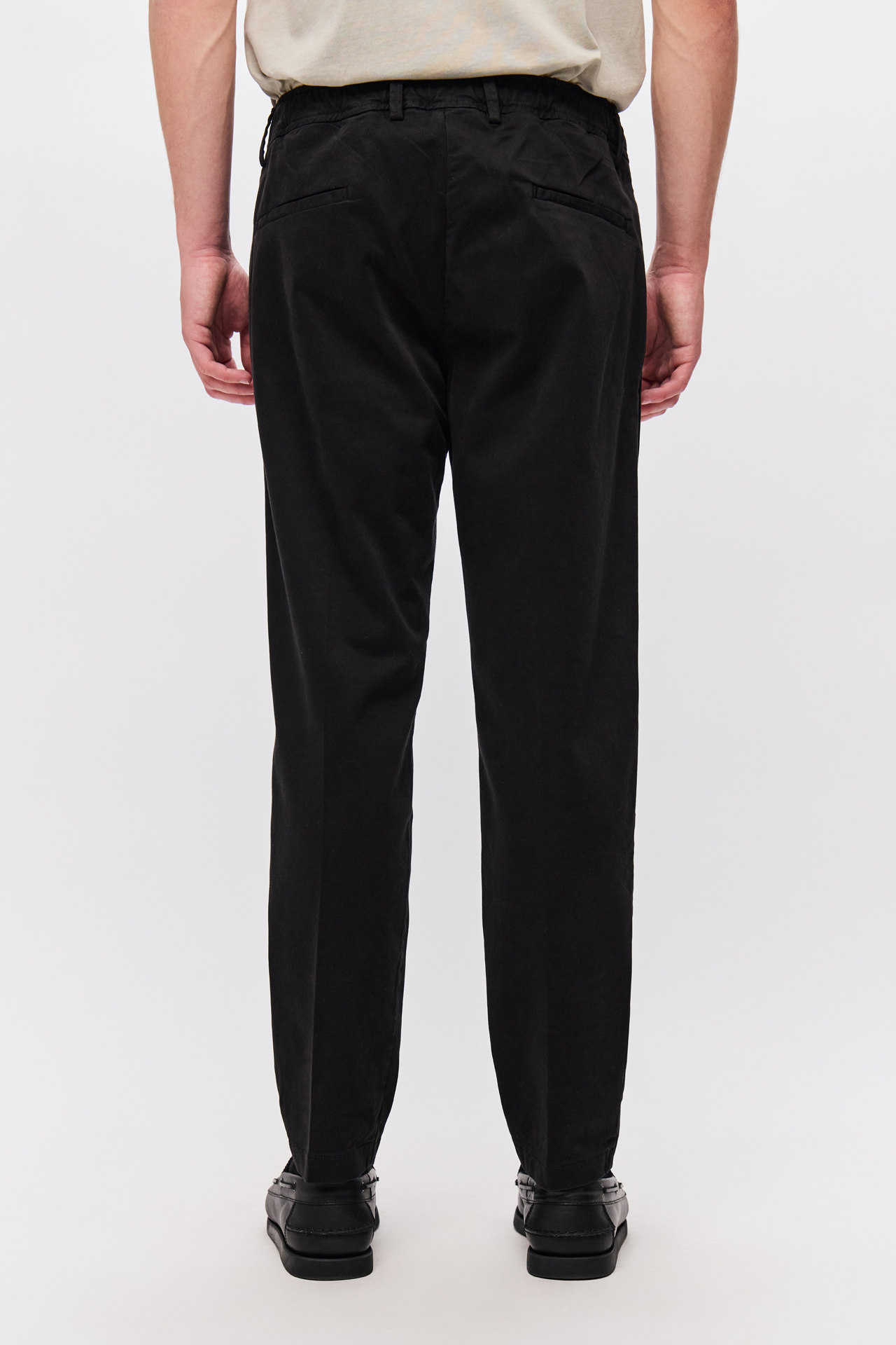 CLASSIC CHINOS WITH ELASTIC WAISTBANTD