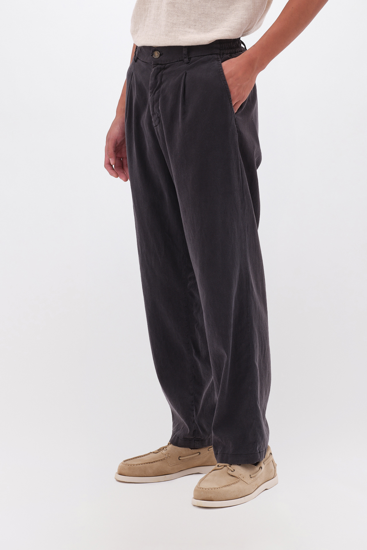 PLEATED TROUSERS