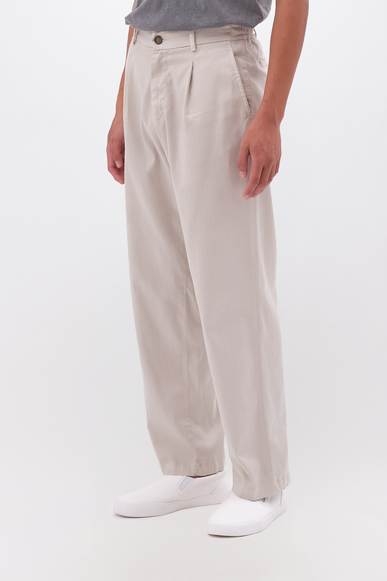 PLEATED TROUSERS