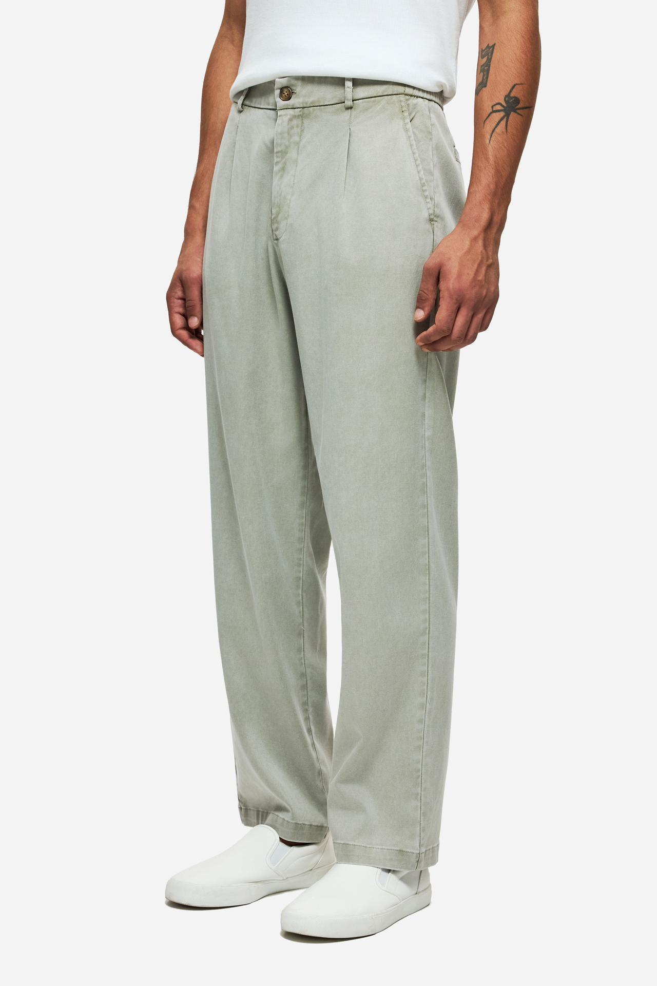 PLEATED TROUSERS