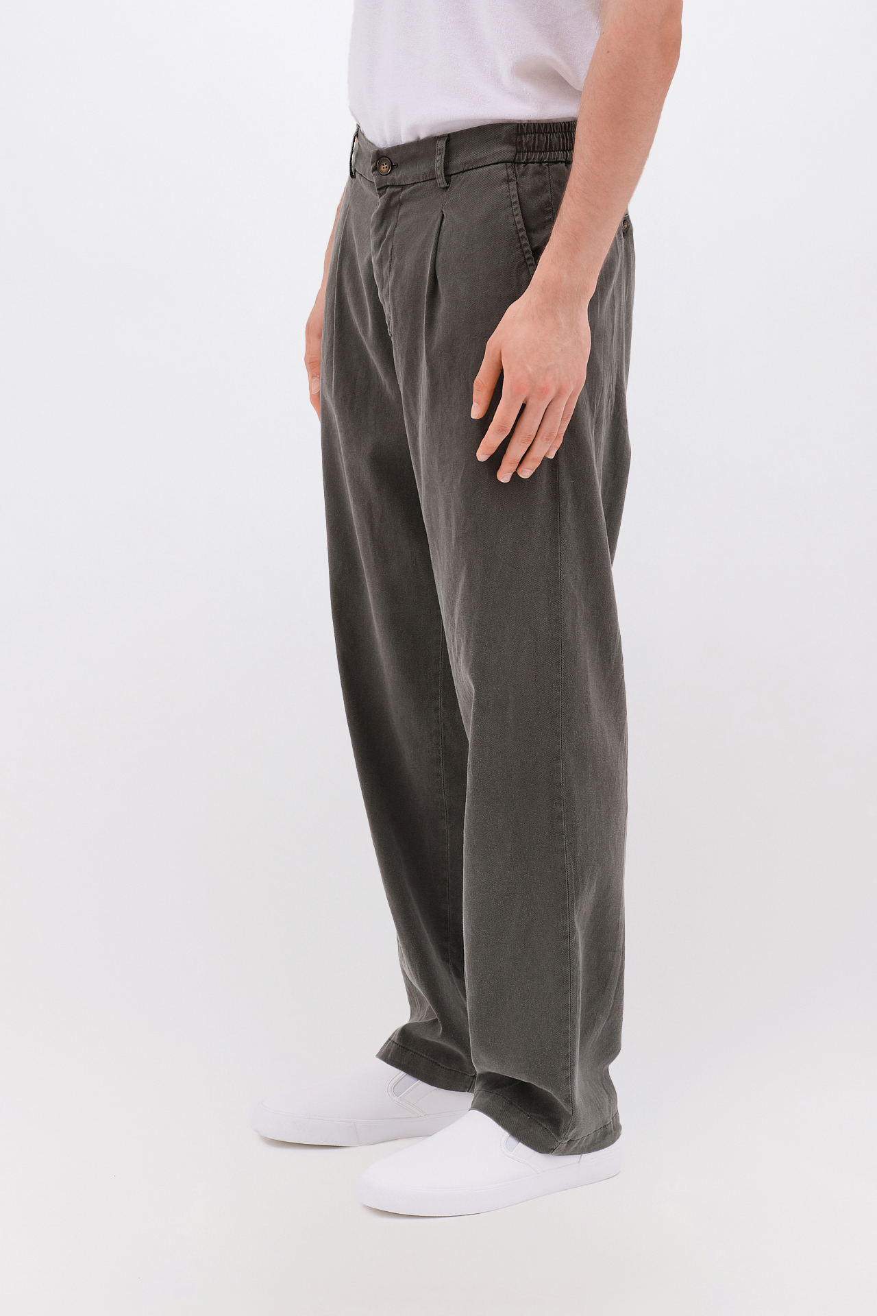 PLEATED TROUSERS