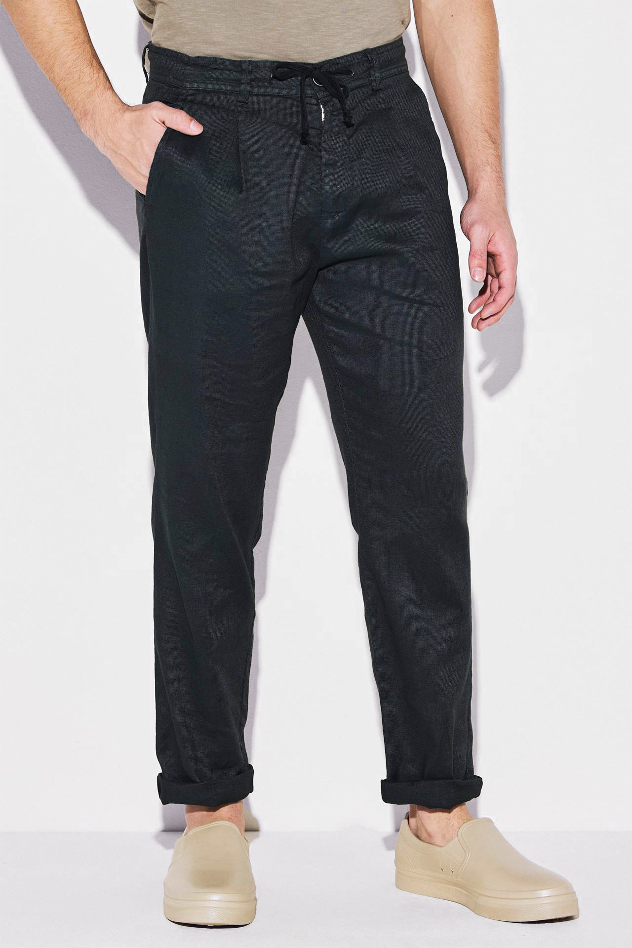 PLEATED CHINO DRAWSTRING PANTS