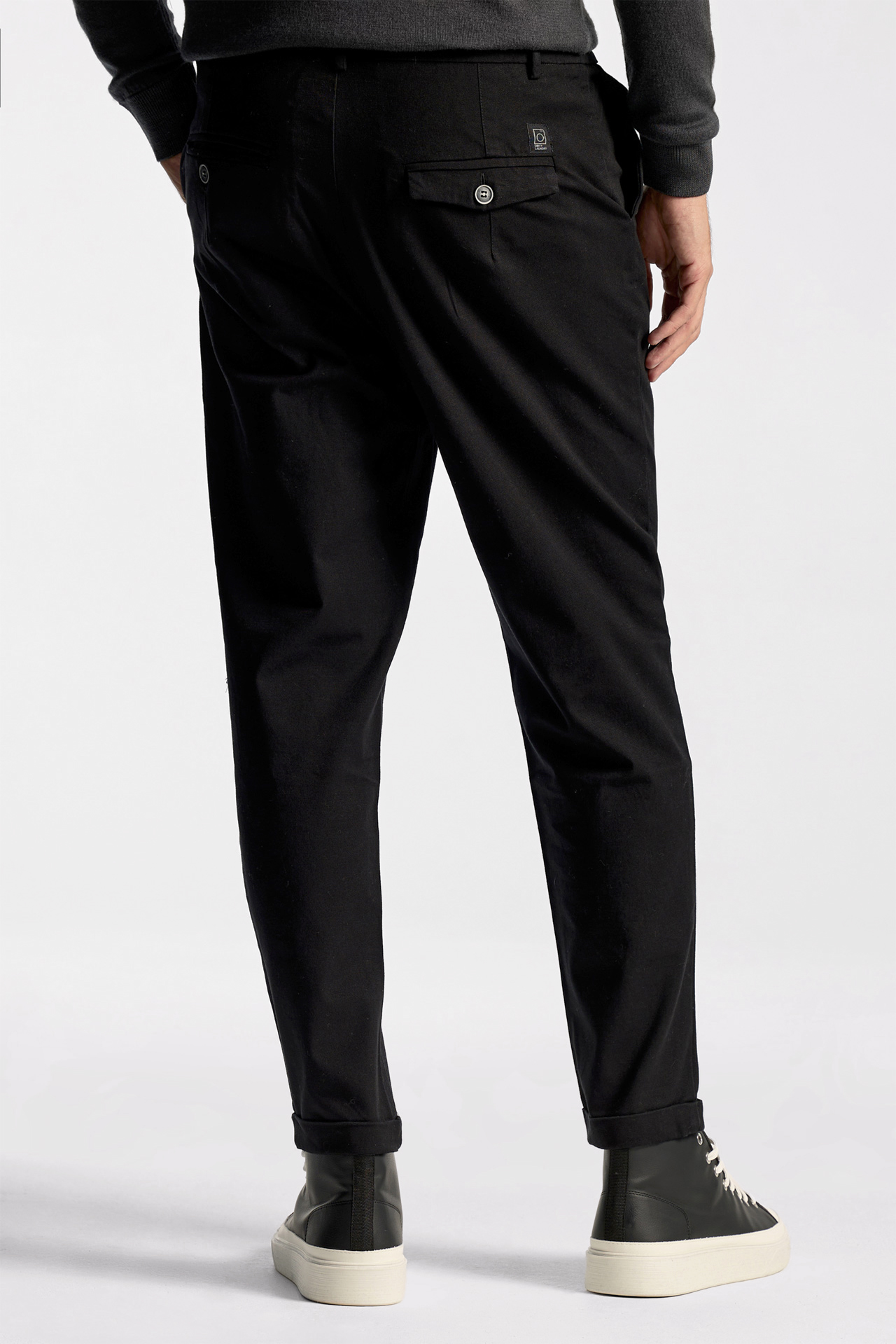 CROPPED PLEATED CHINO PANTS