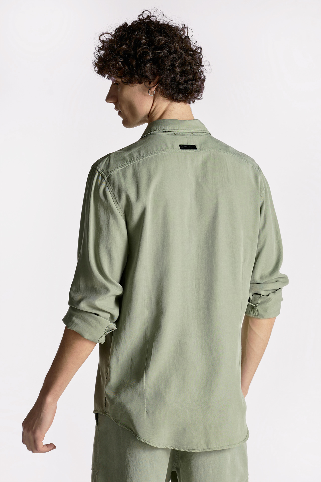 Curved Hem Slim Fit Shirt