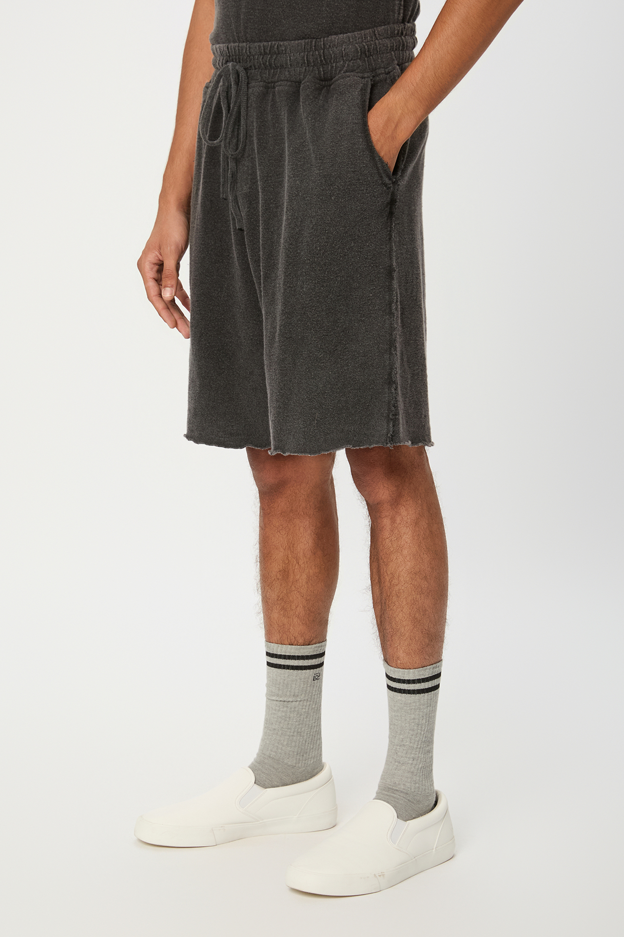 SWEATBERMUDA WITH RAW EDGES