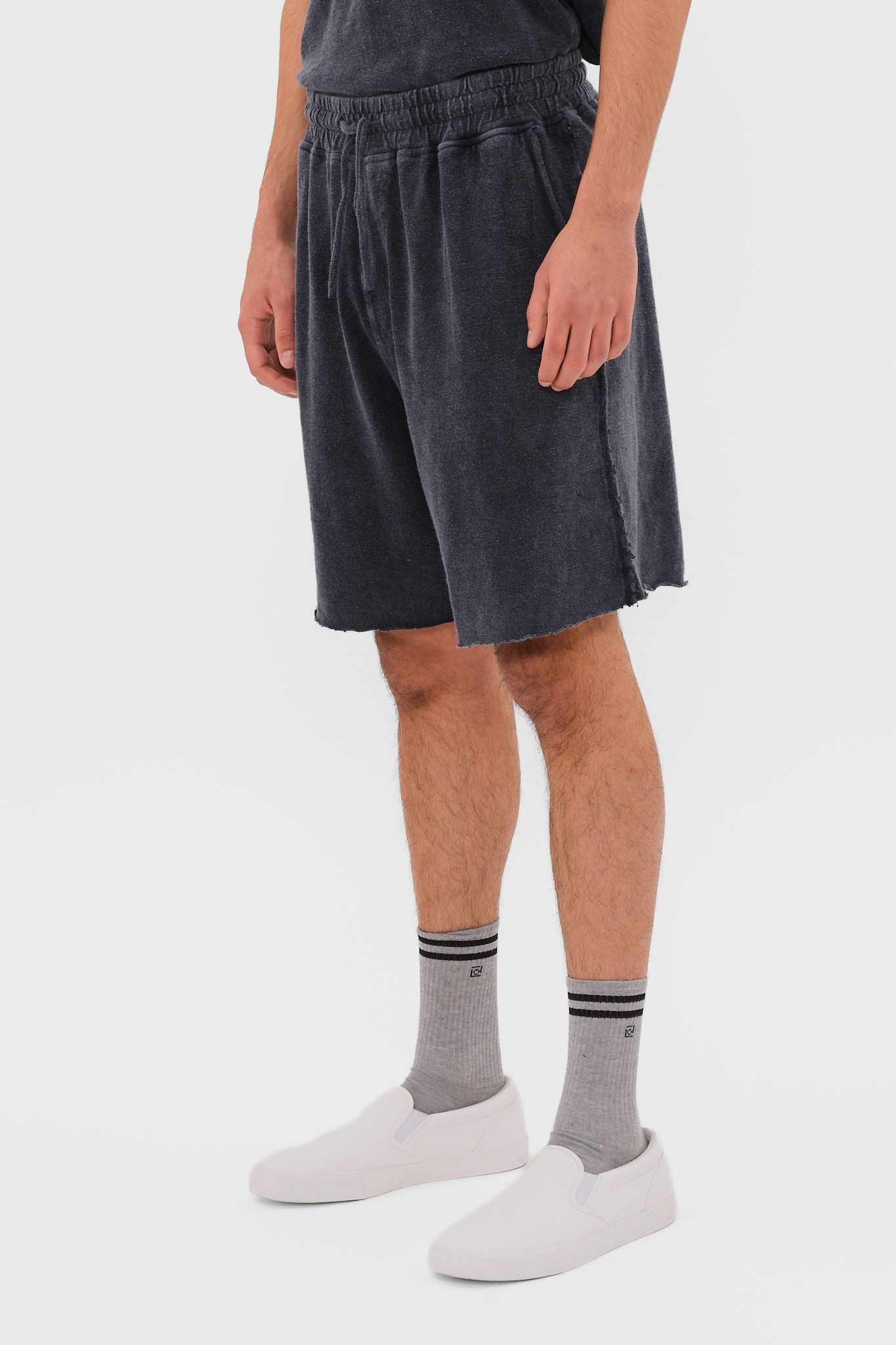 SWEATBERMUDA WITH RAW EDGES