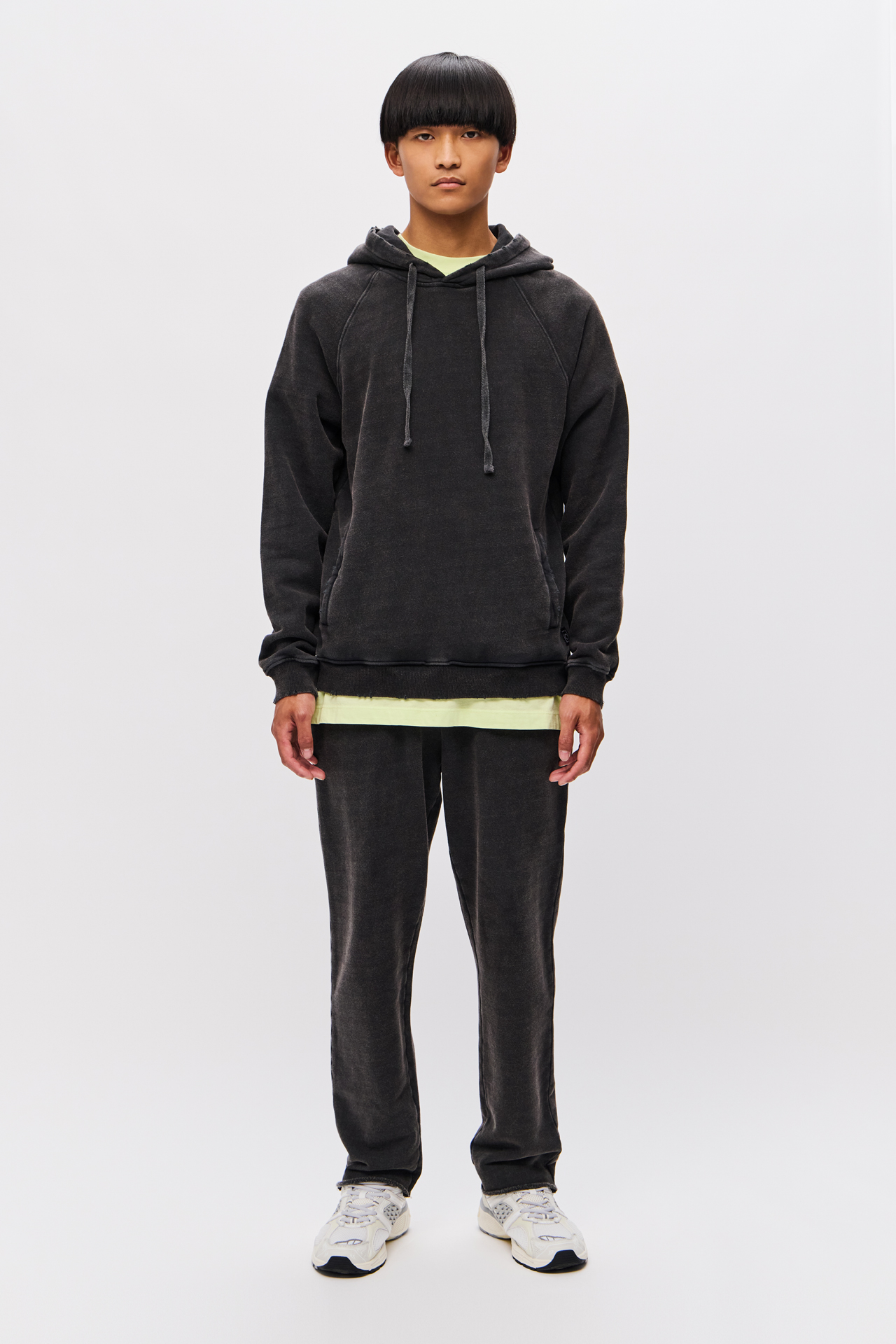 SWEATPANTS WITH DESTROYS