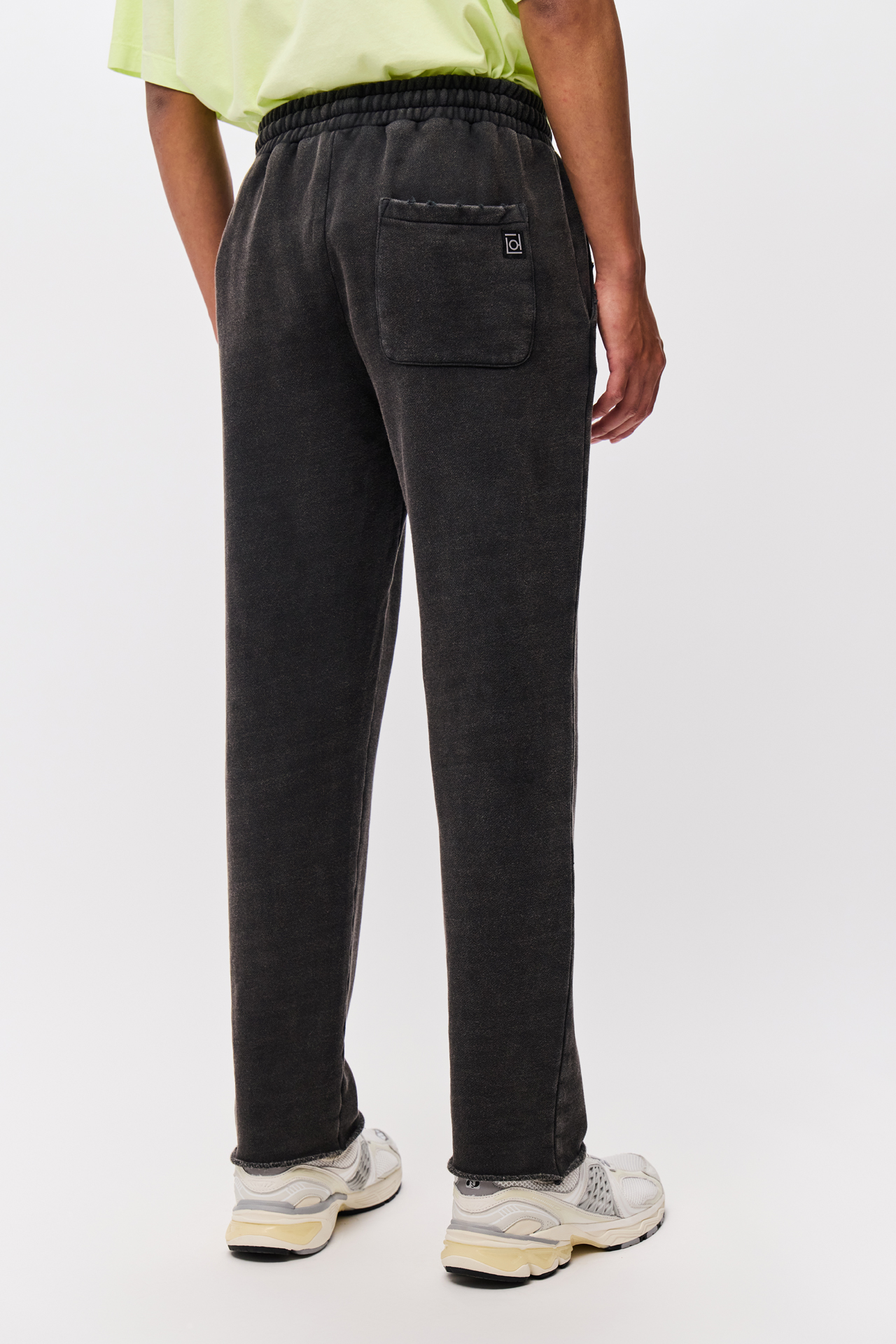 SWEATPANTS WITH DESTROYS
