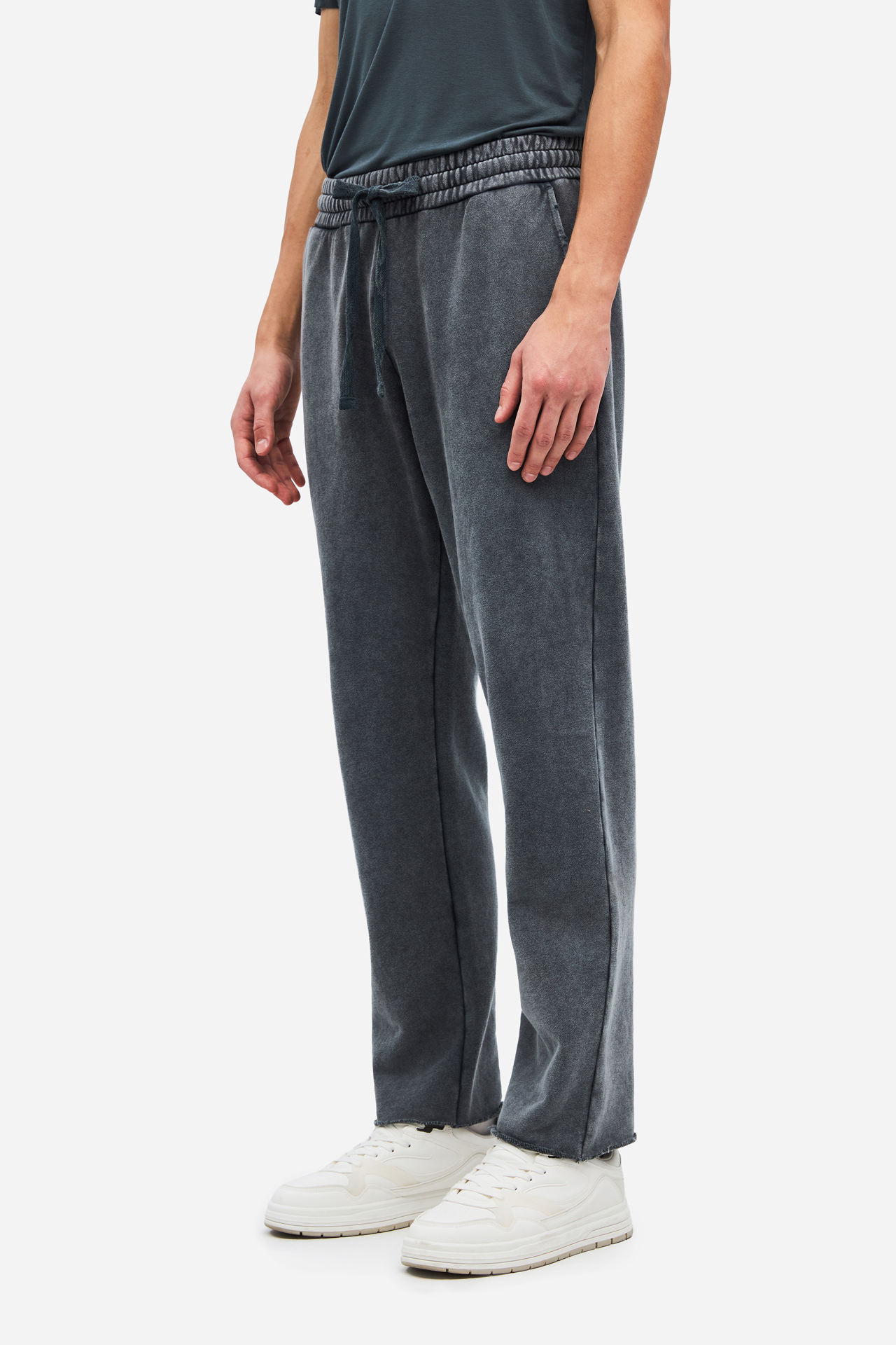 SWEATPANTS WITH DESTROYS