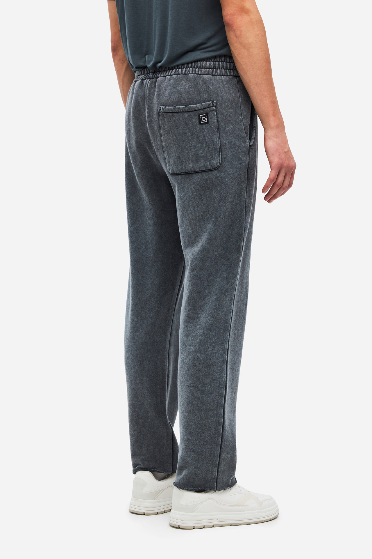 SWEATPANTS WITH DESTROYS