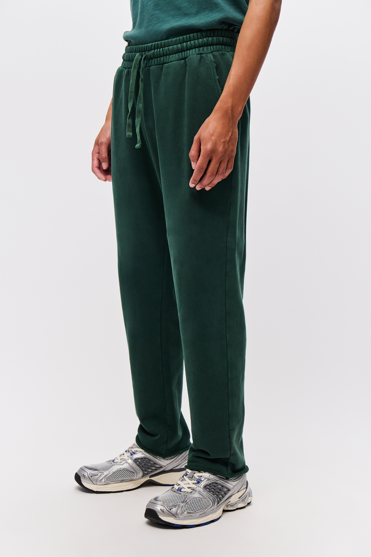 SWEATPANTS WITH DESTROYS