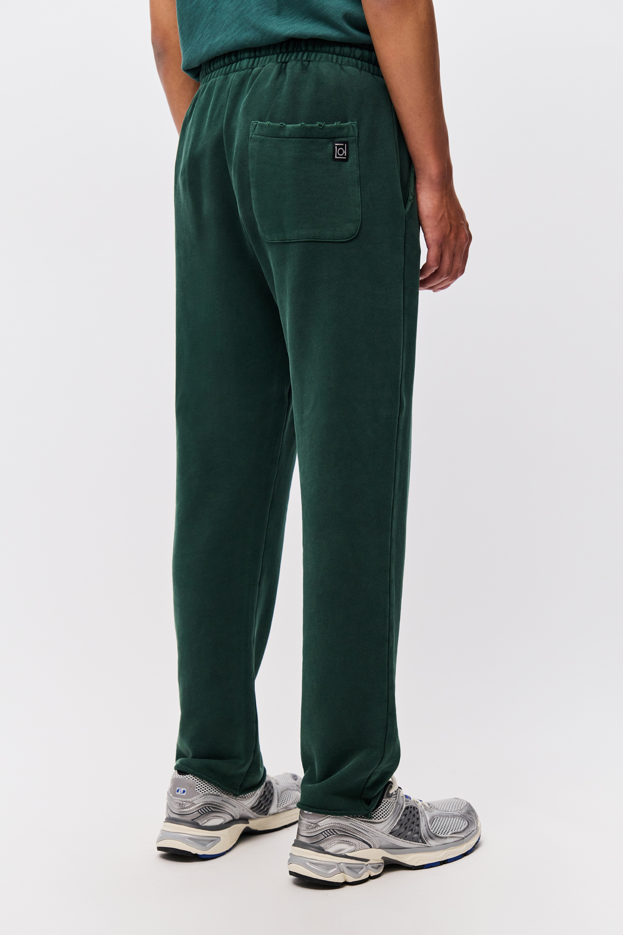 SWEATPANTS WITH DESTROYS