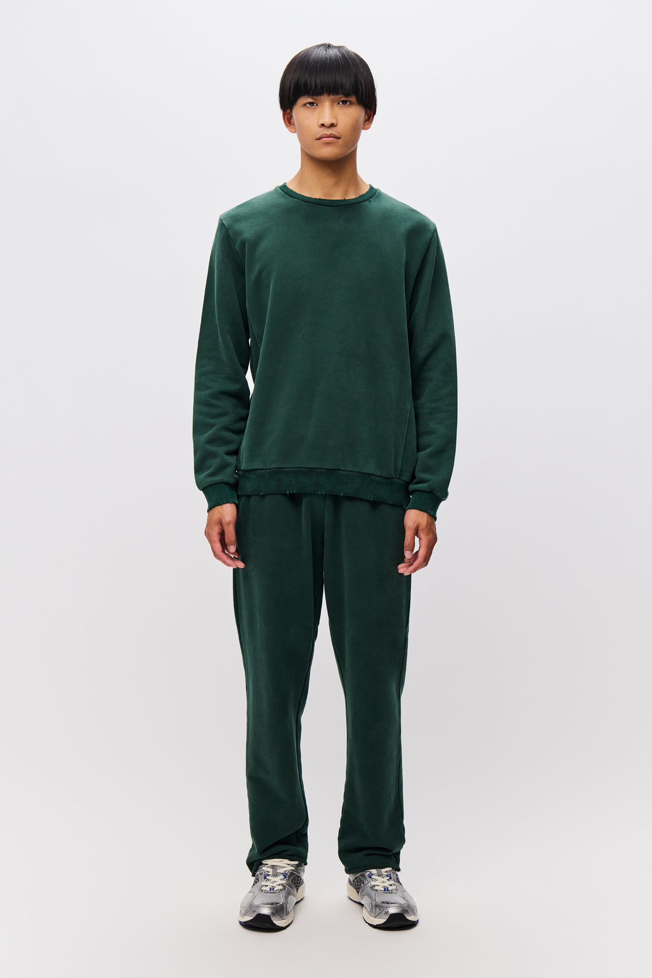 SWEATPANTS WITH DESTROYS