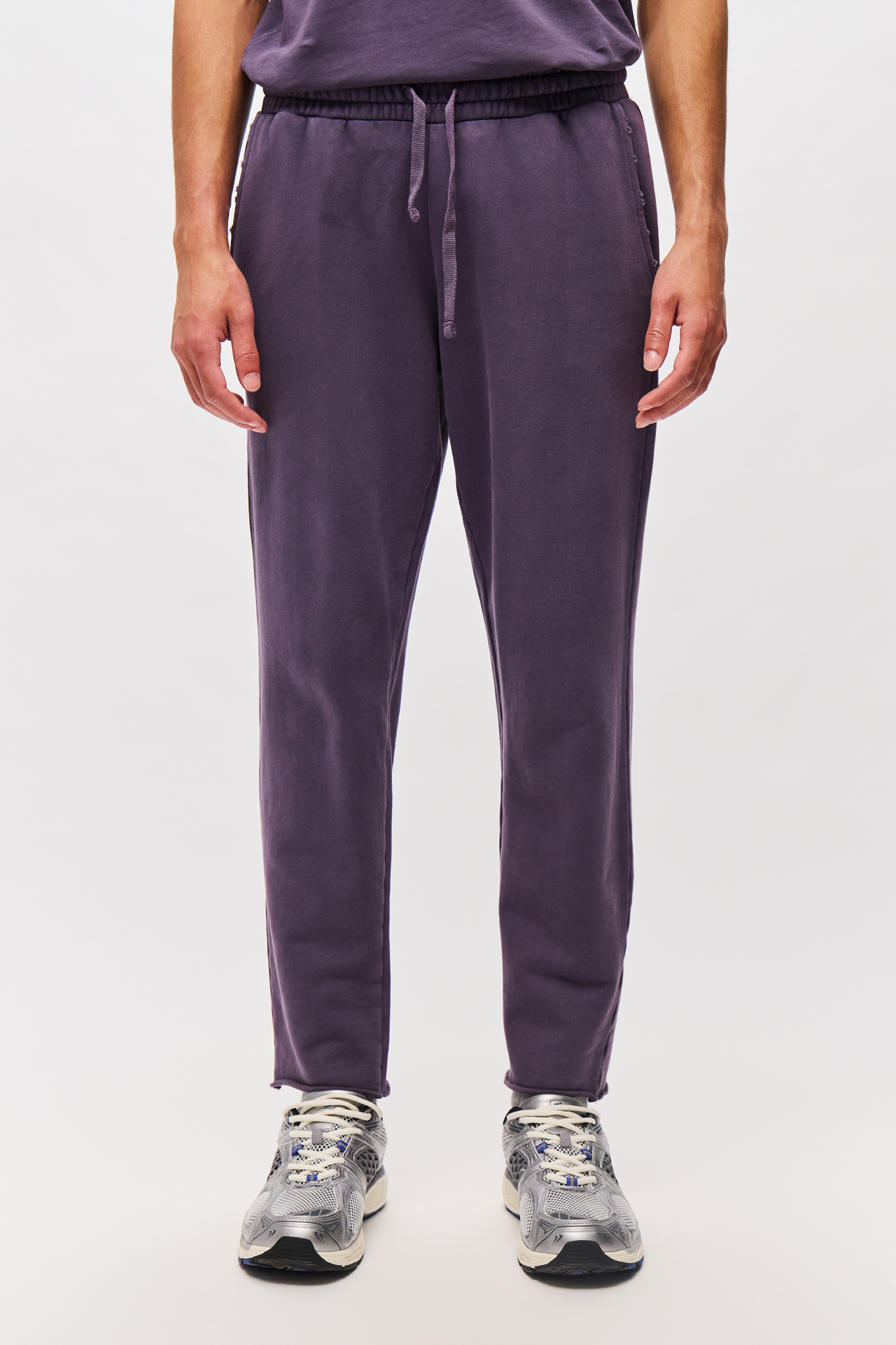 SWEATPANTS WITH DESTROYS