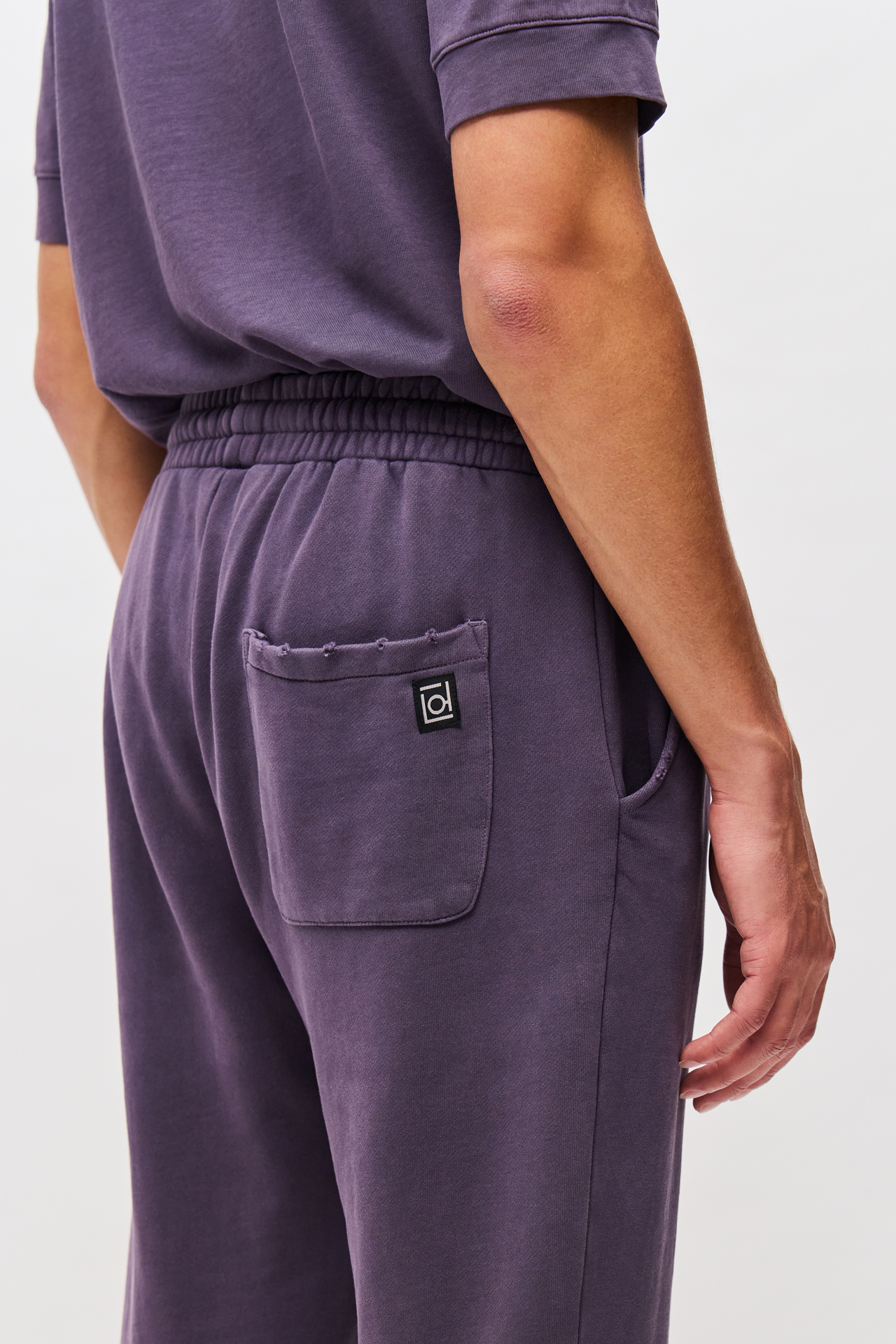 SWEATPANTS WITH DESTROYS