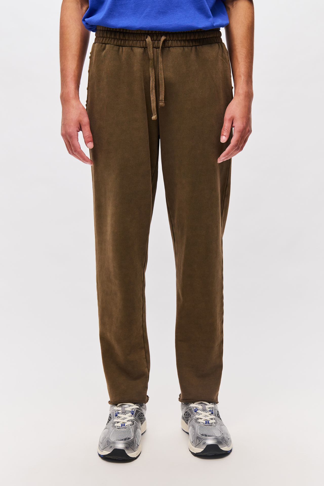SWEATPANTS WITH DESTROYS