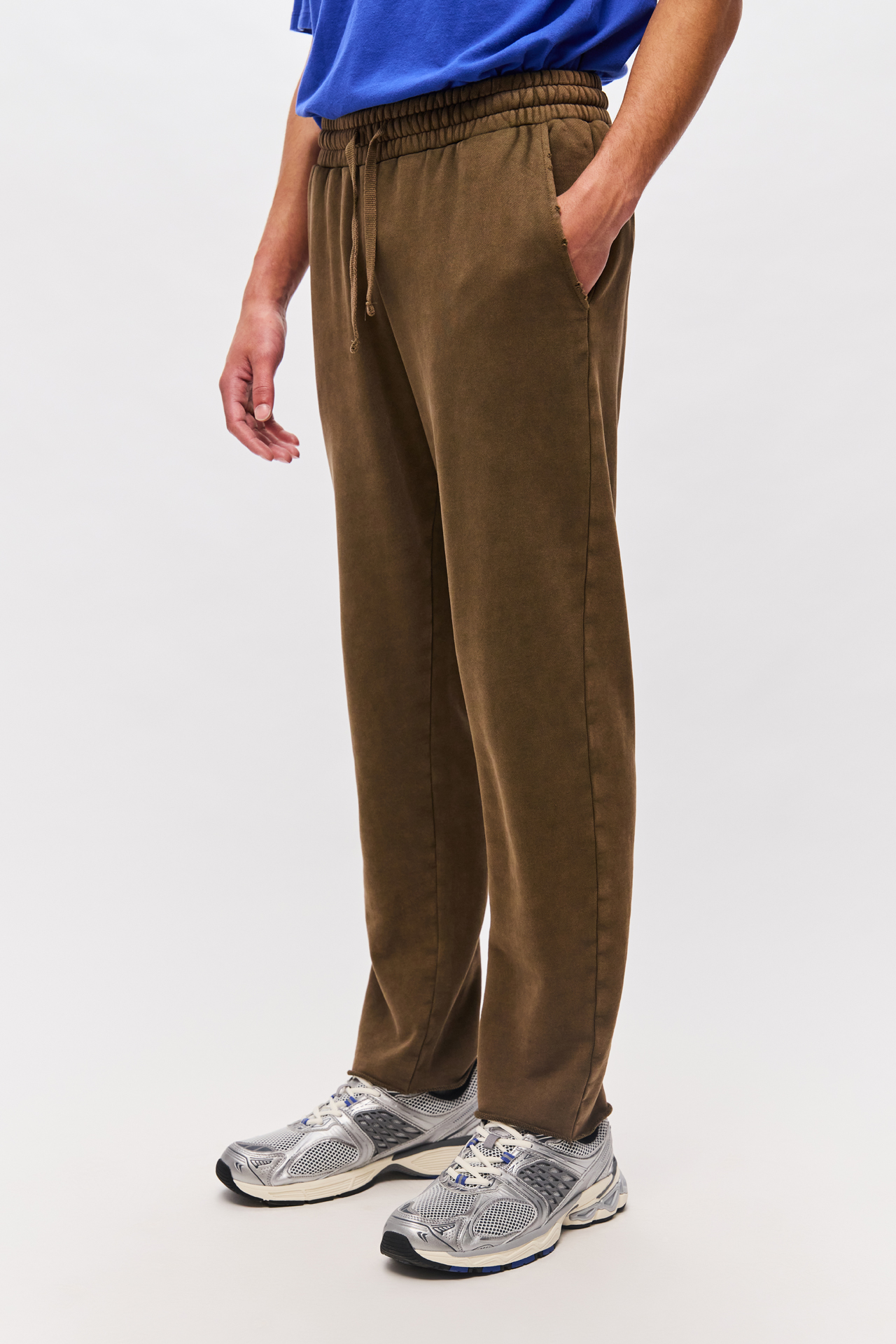 SWEATPANTS WITH DESTROYS
