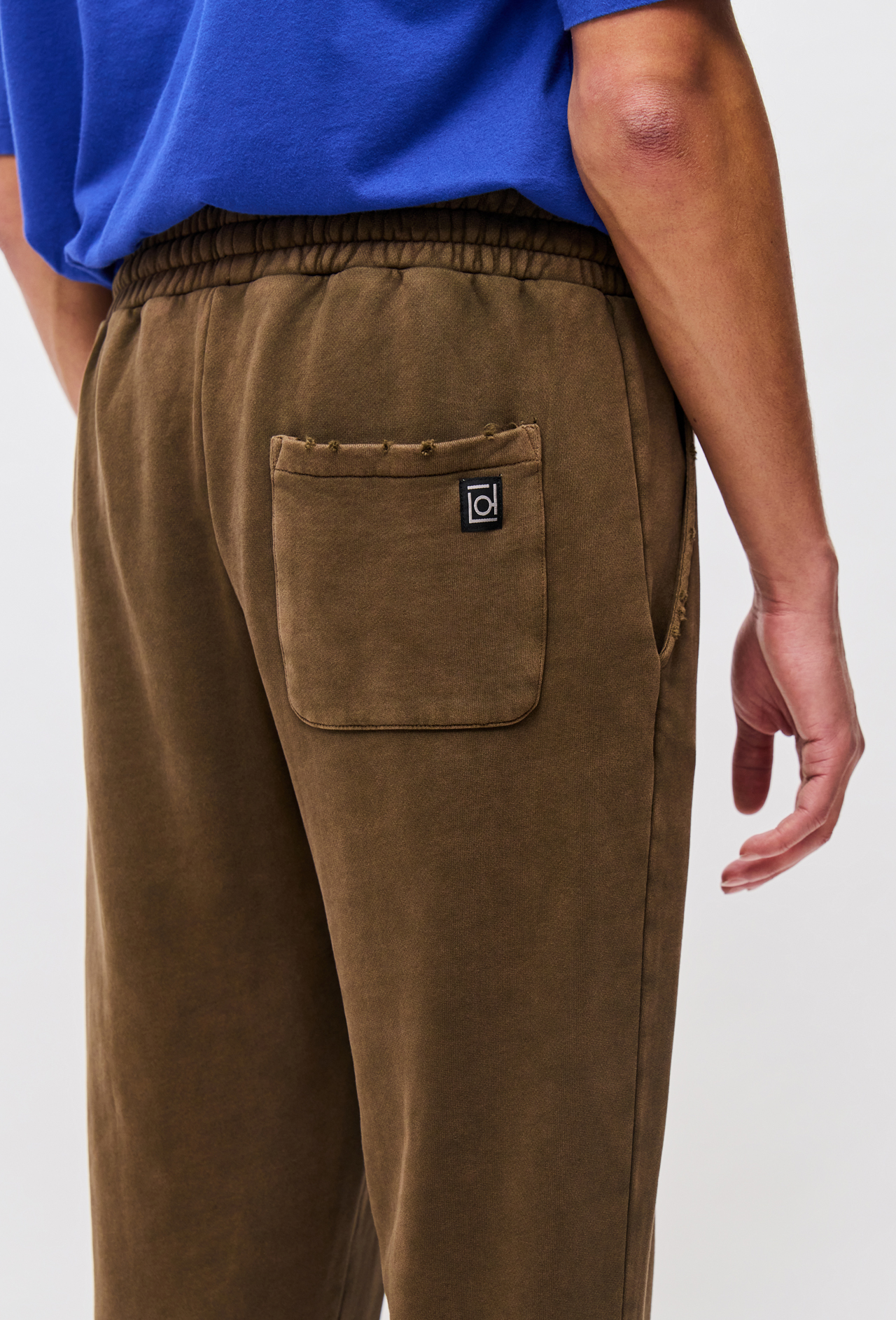 SWEATPANTS WITH DESTROYS