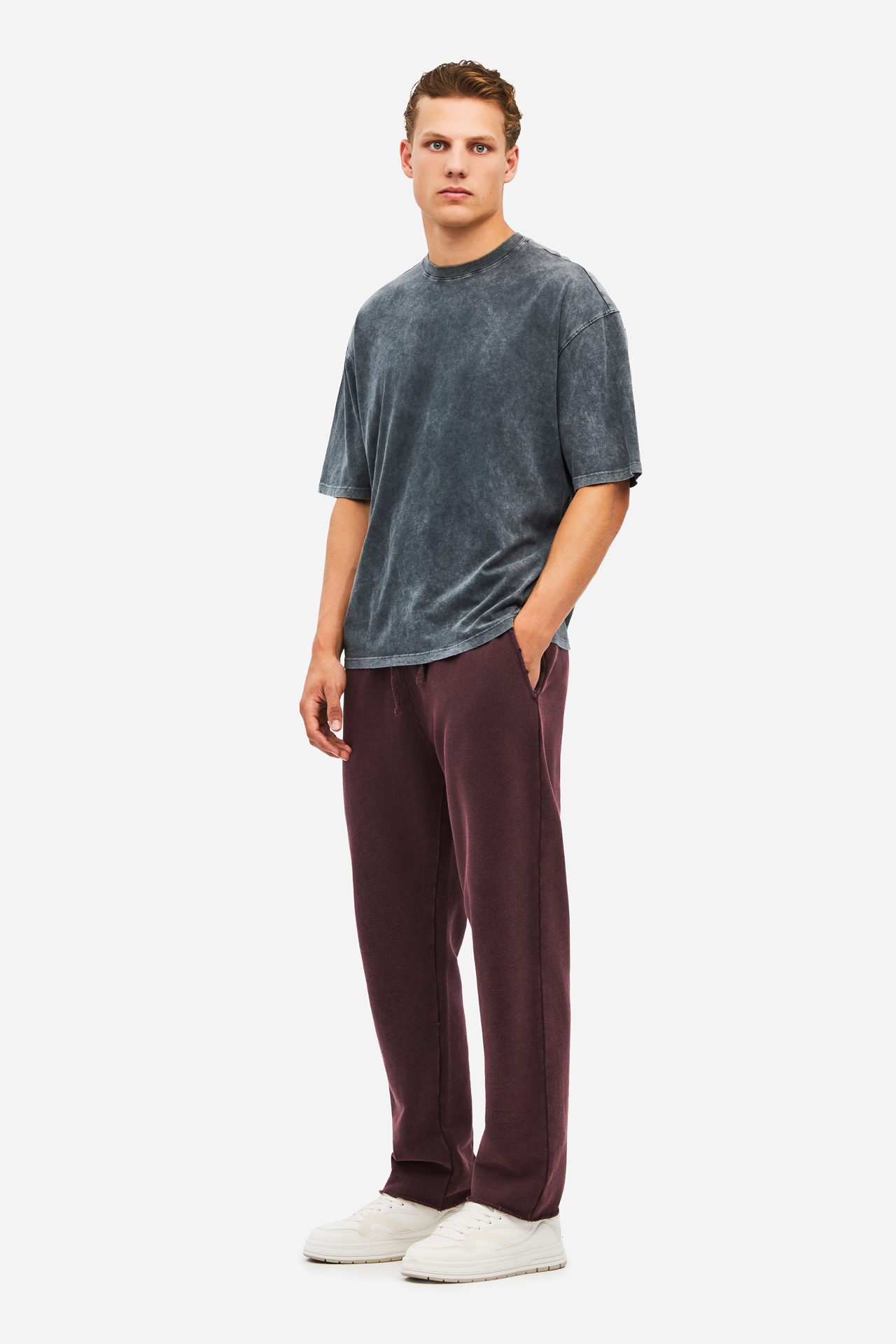 SWEATPANTS WITH DESTROYS