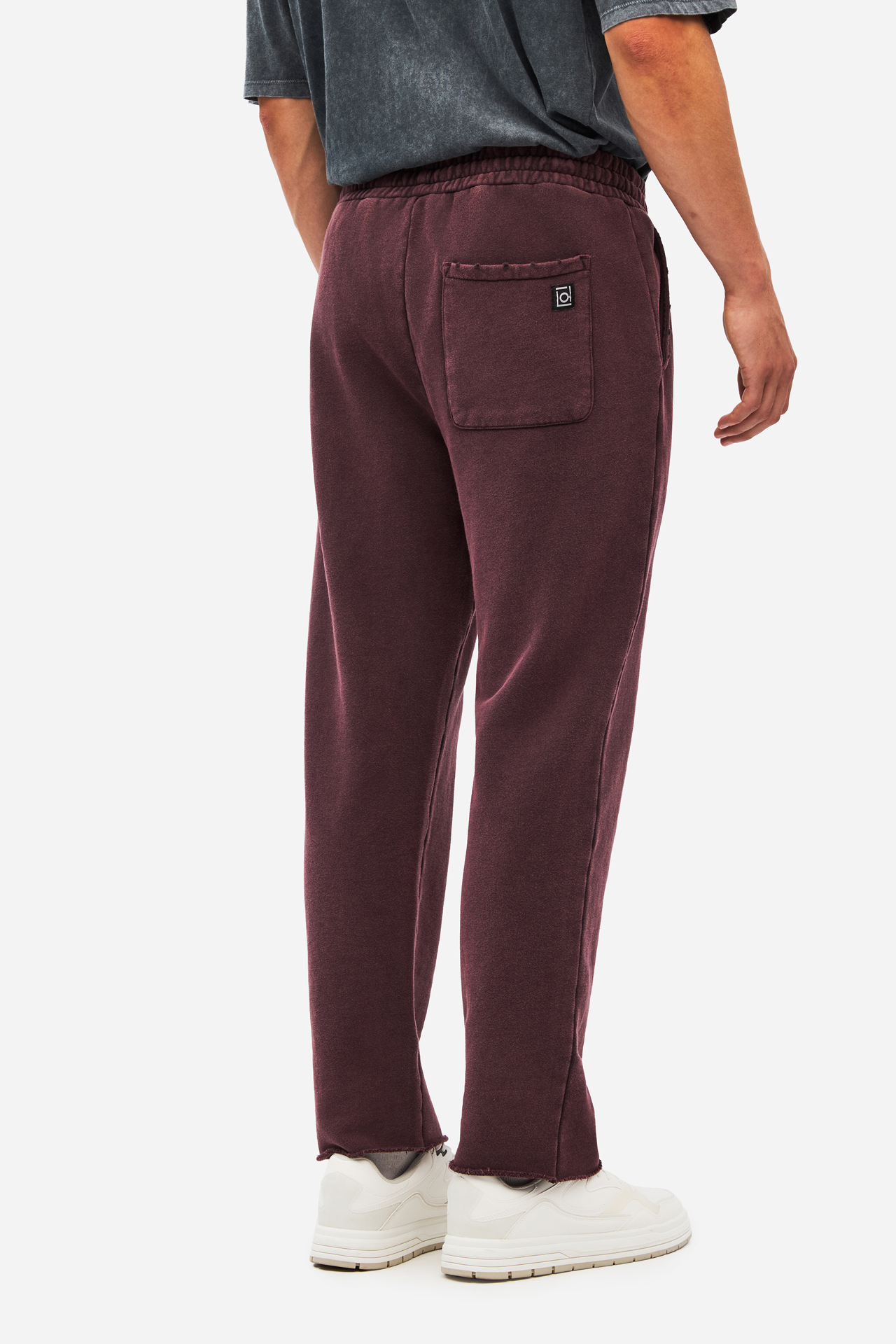 SWEATPANTS WITH DESTROYS