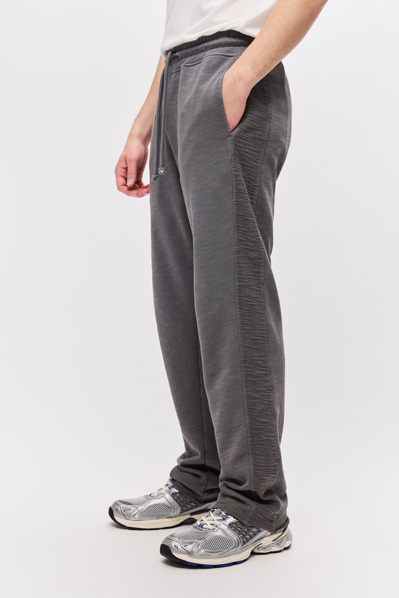 RELAXED SWEATPANTS WITH CONTRAST PANEL