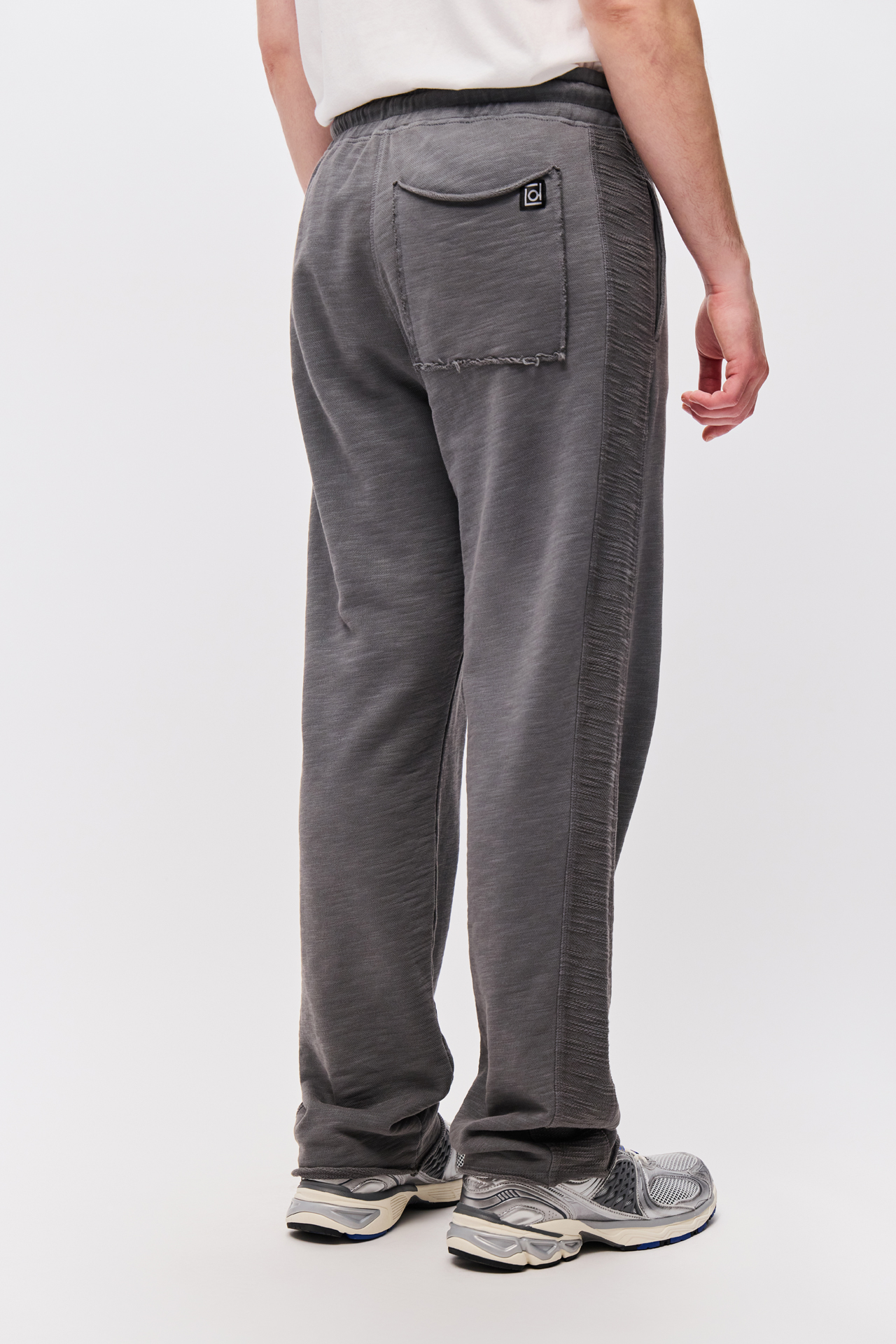 RELAXED SWEATPANTS WITH CONTRAST PANEL